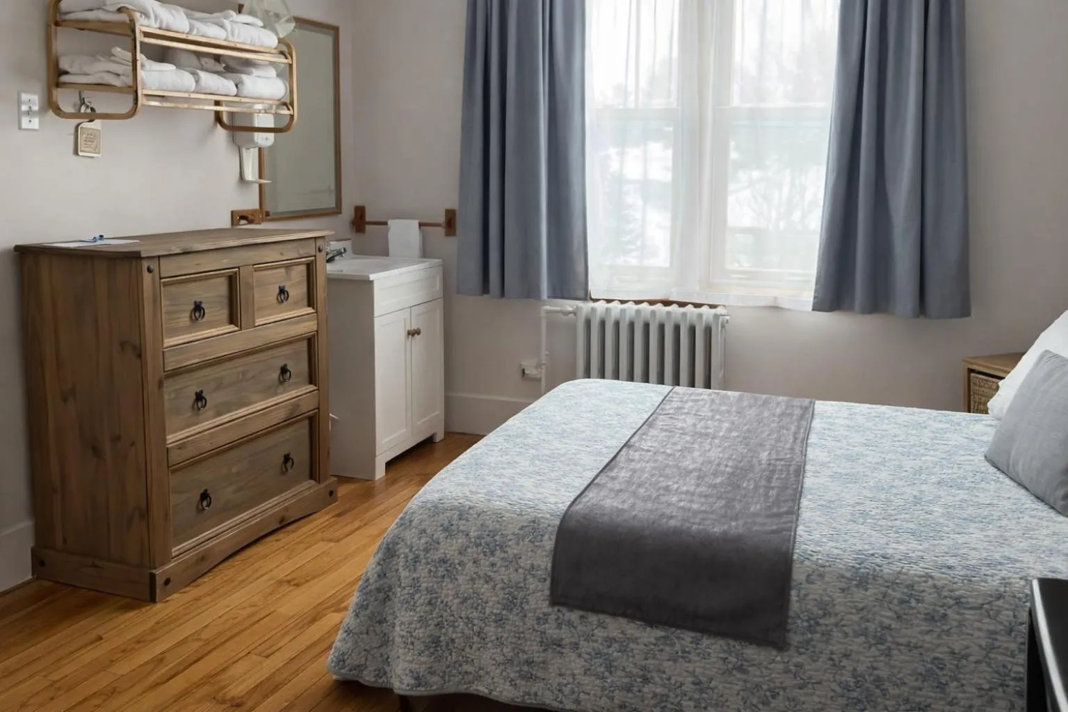 Bedroom, Bed in Auberge L'Orpailleur