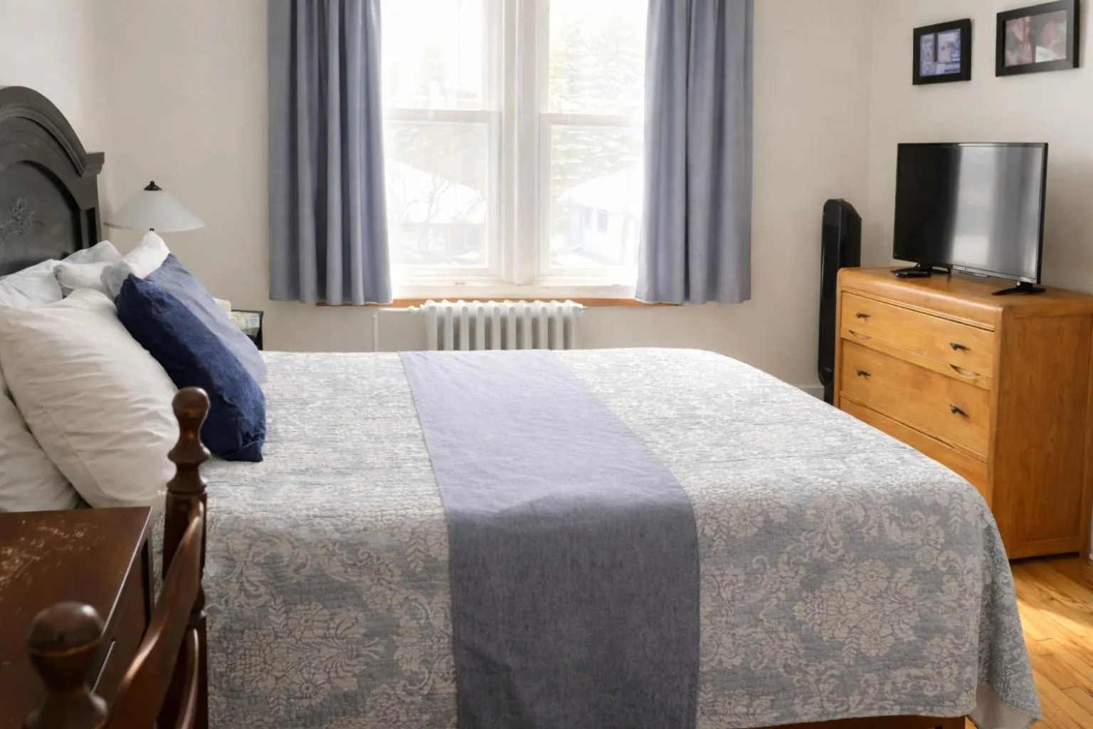 Bed in Auberge L'Orpailleur