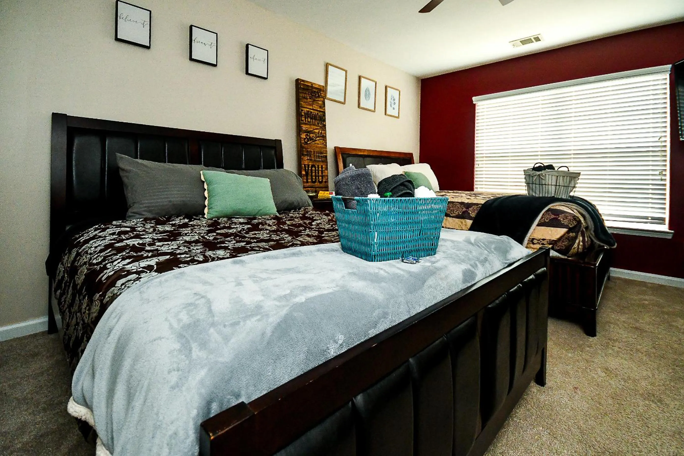 Bedroom, Bed in 4 - Bed home with Cali King Bed, 12 mins to DTWN