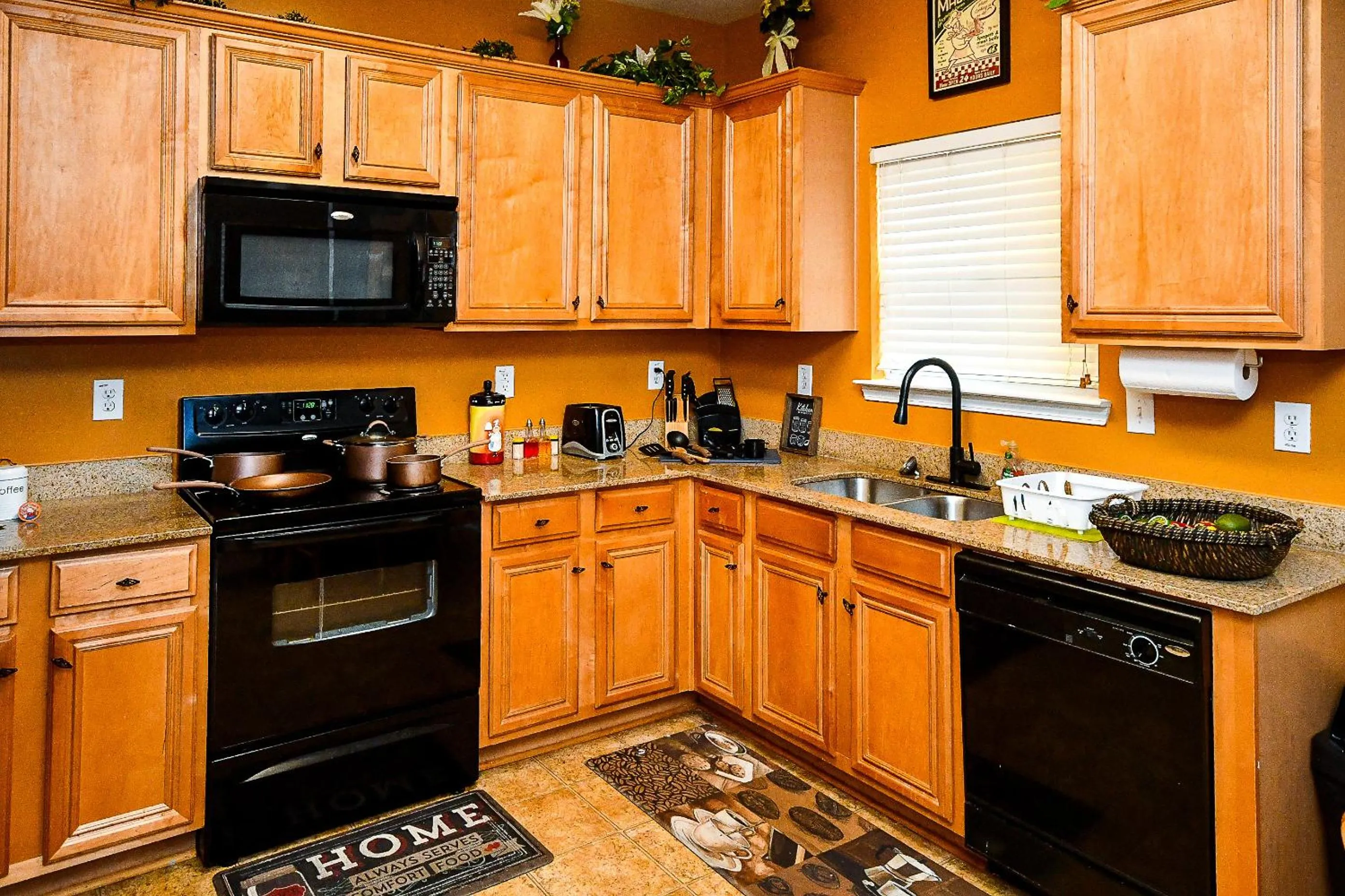 kitchen in 4 - Bed home with Cali King Bed, 12 mins to DTWN