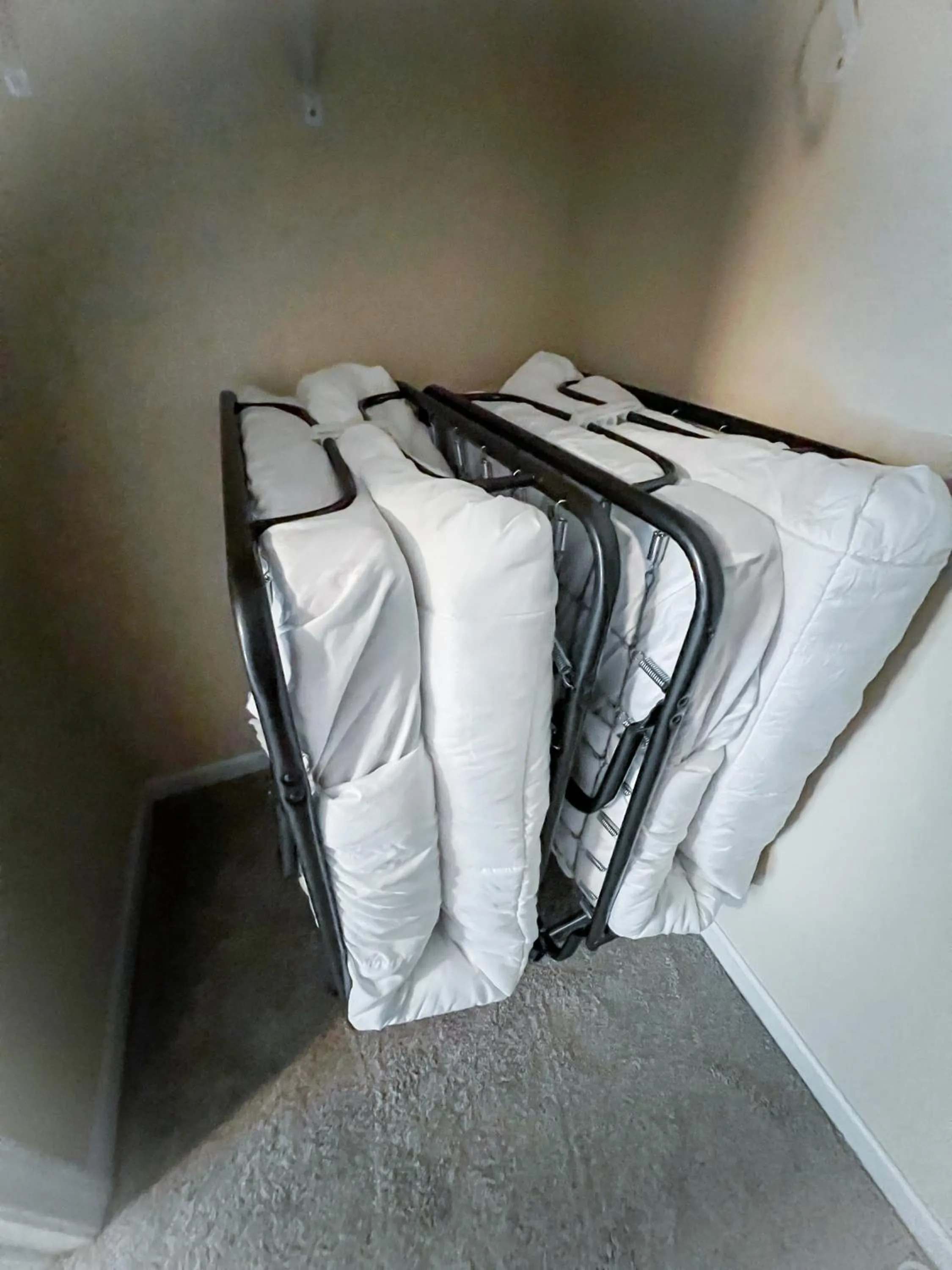 Bedroom in 4 - Bed home with Cali King Bed, 12 mins to DTWN