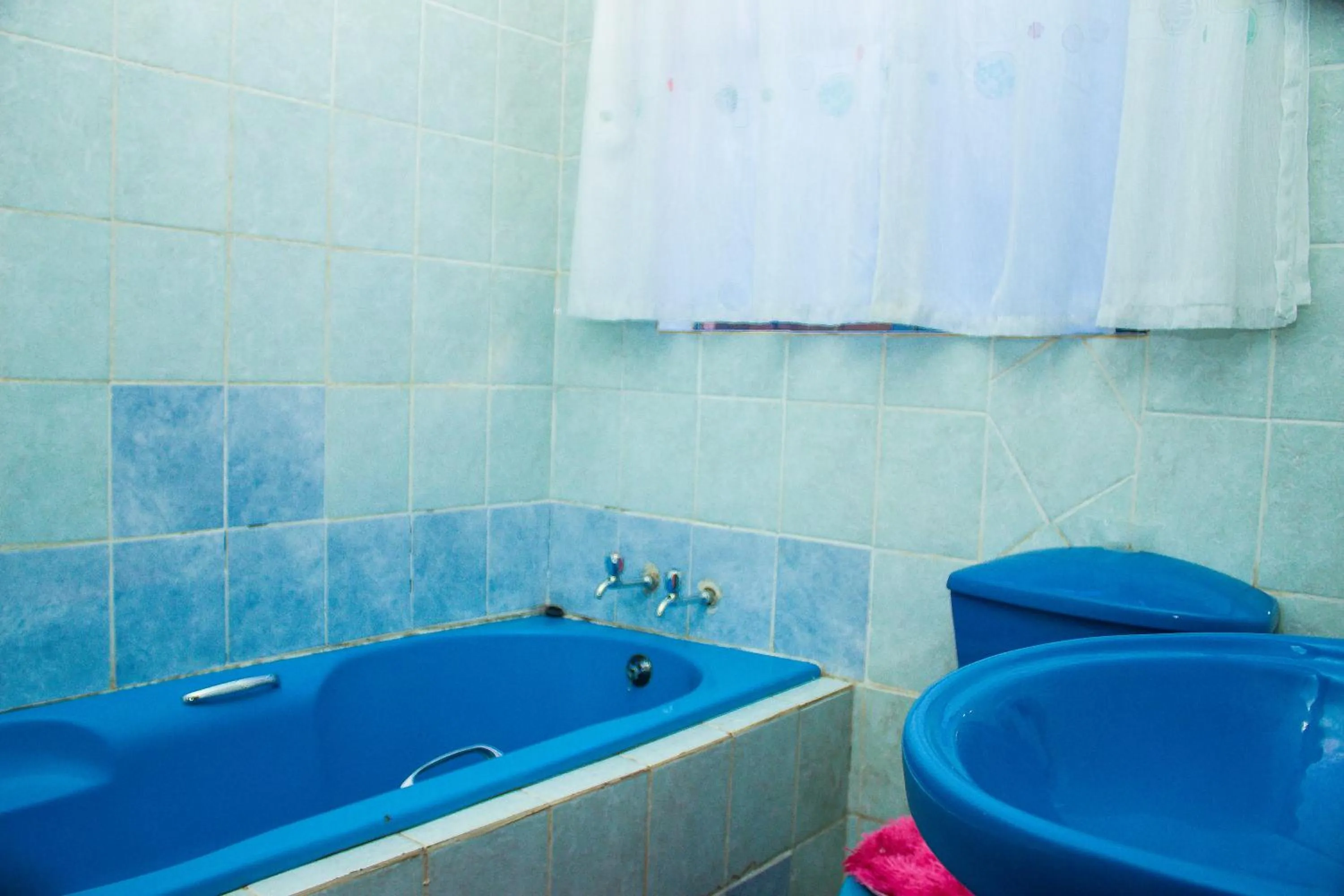 Bath in Sikhula Sonke Guest House