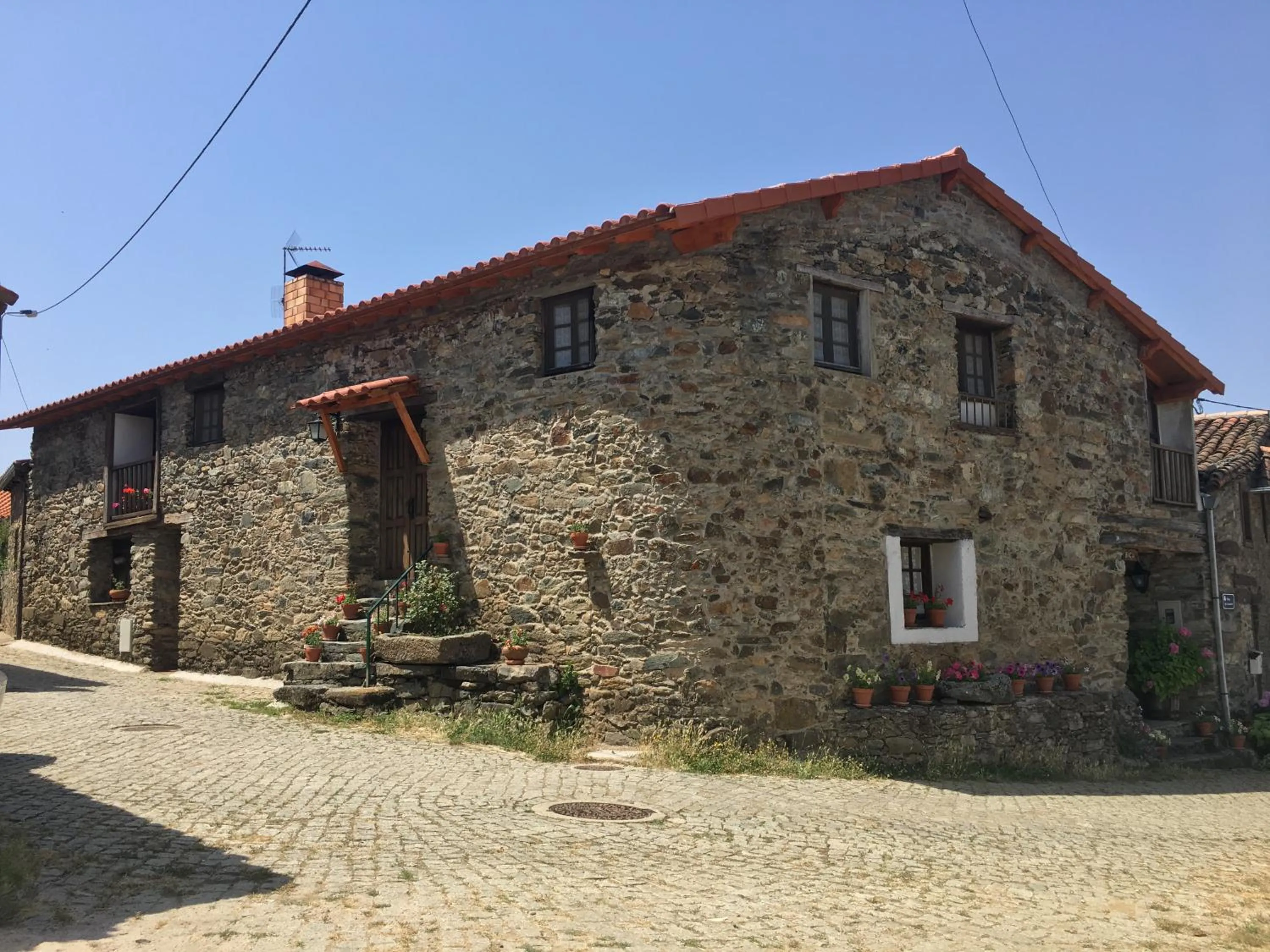 Facade/entrance in Casa da Bica Gondesende
