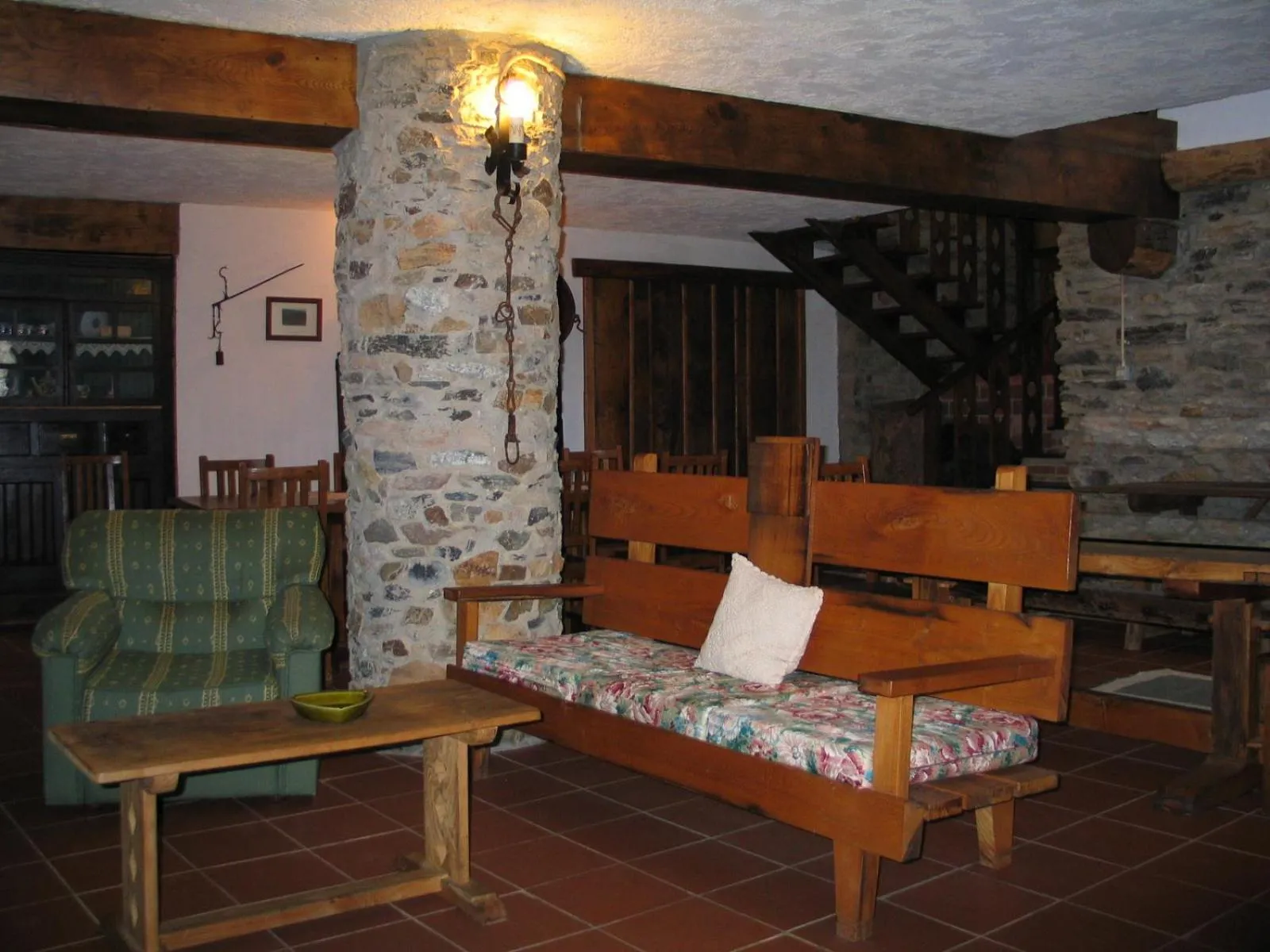 Communal lounge/ TV room in Casa da Bica Gondesende