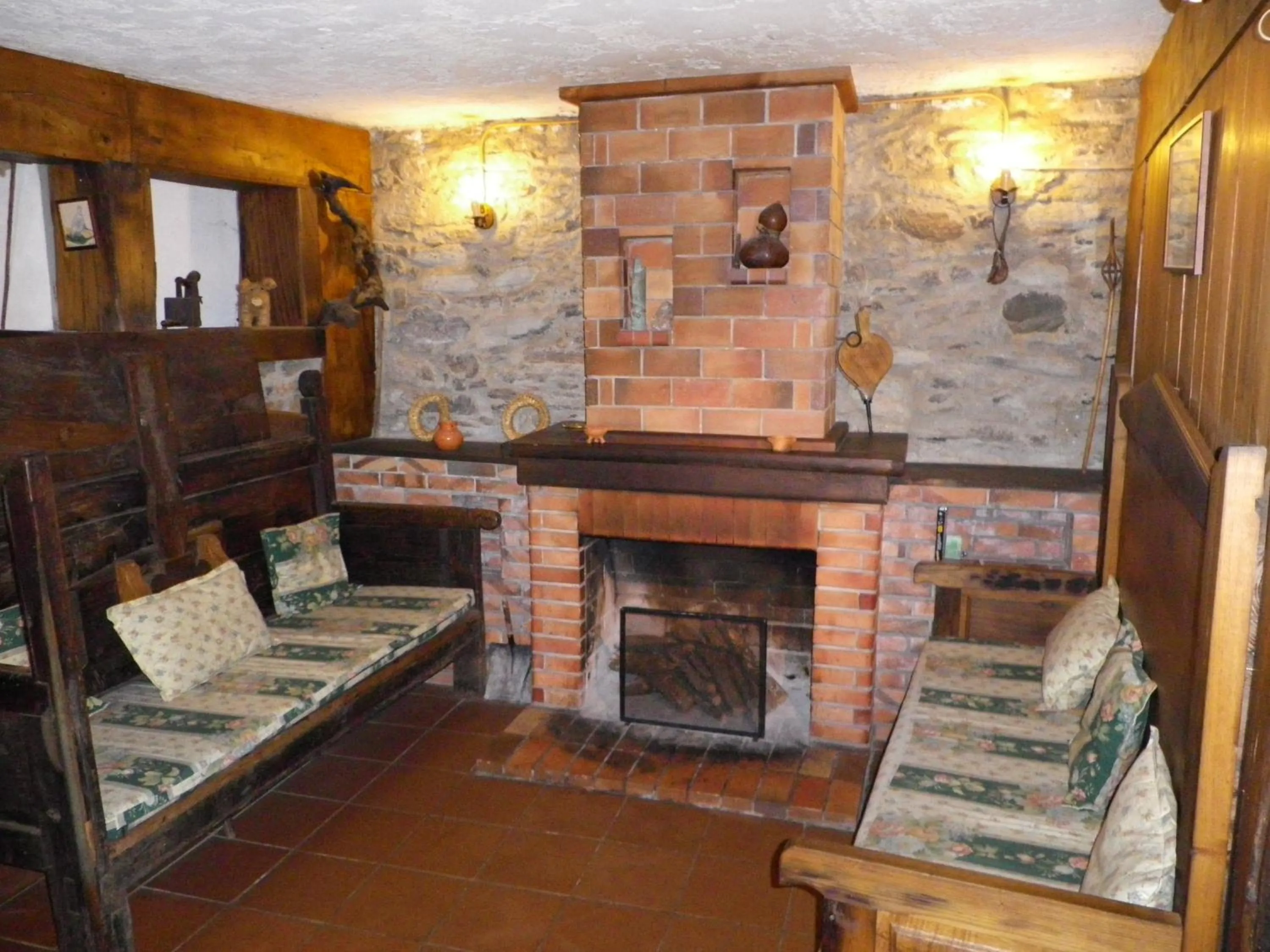 Communal lounge/ TV room in Casa da Bica Gondesende