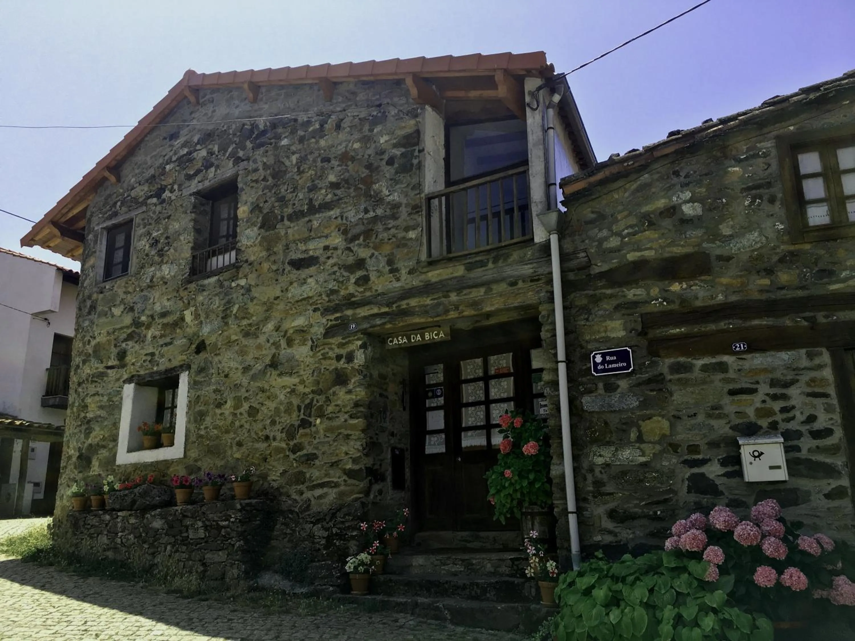 Facade/entrance in Casa da Bica Gondesende