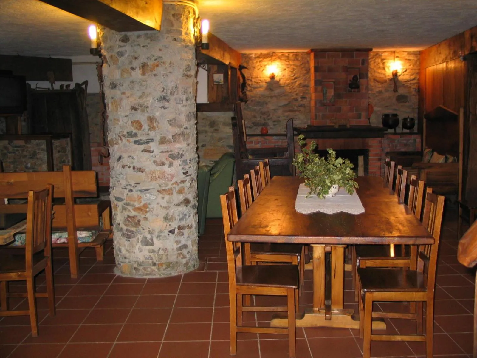 Communal lounge/ TV room in Casa da Bica Gondesende