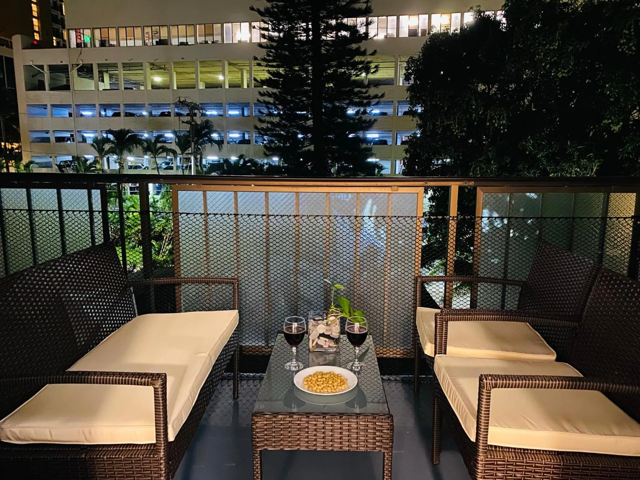 Patio in Cozy 2beds,2baths, free parking at Waikiki Beach