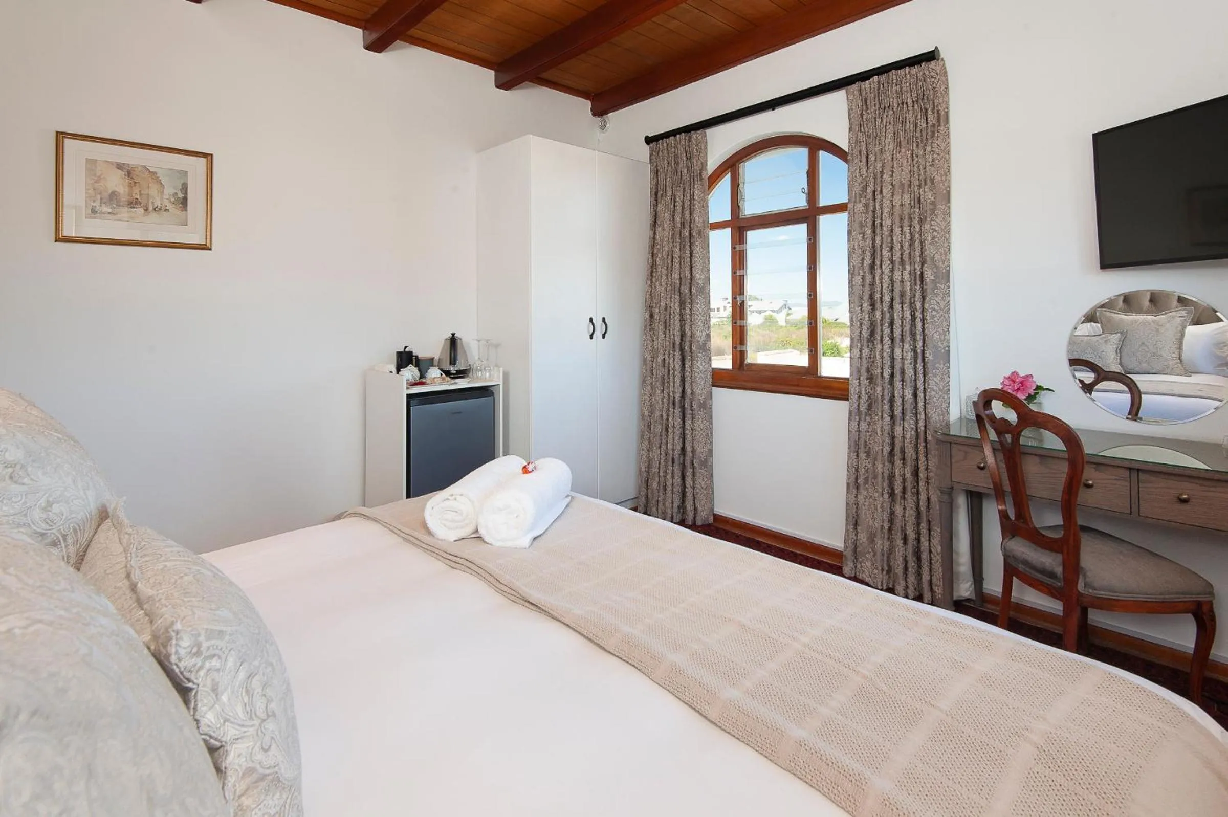 Bed in Villa Venusta Luxury Guesthouse - Solar Power