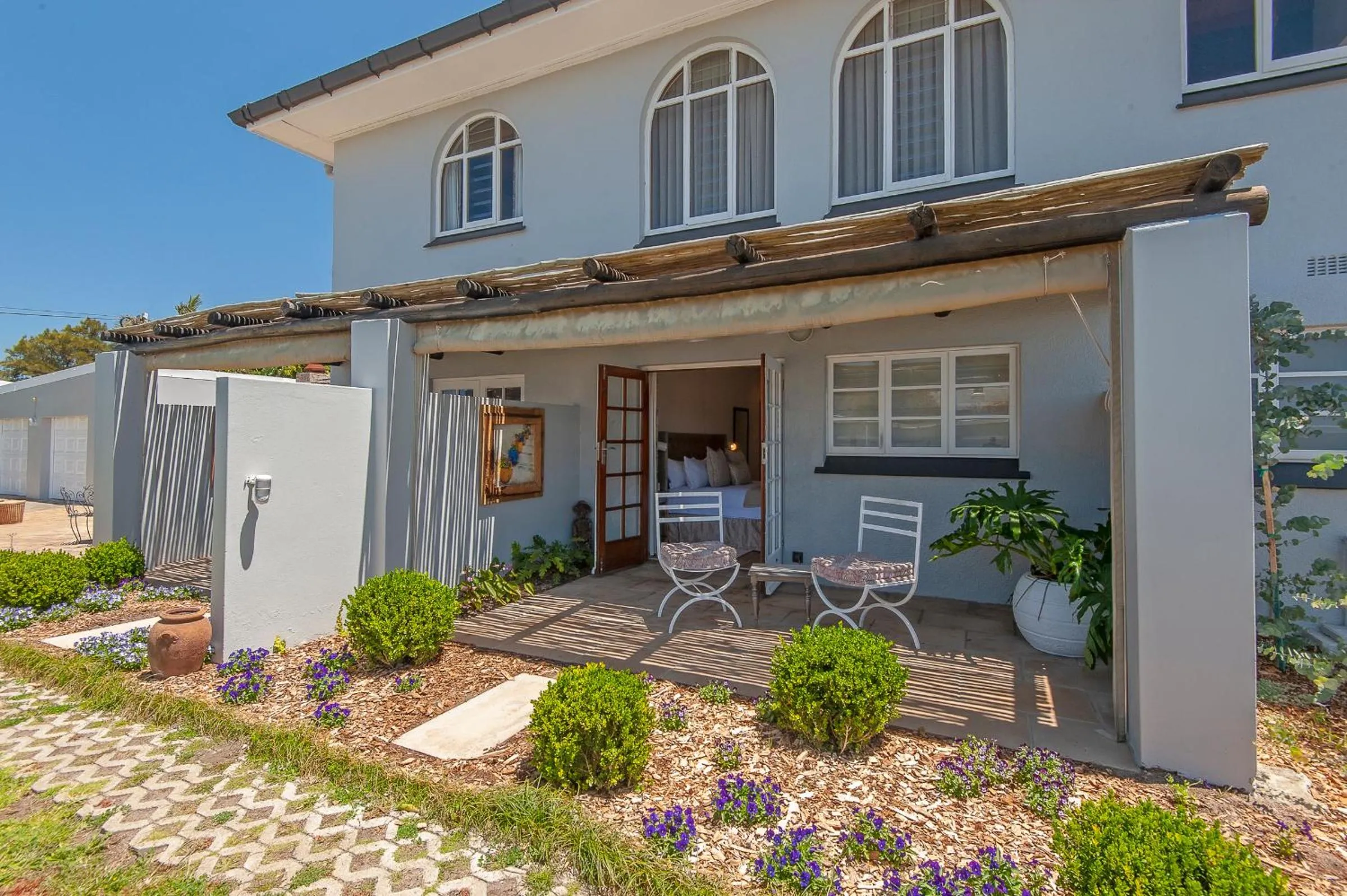 Patio in Villa Venusta Luxury Guesthouse - Solar Power
