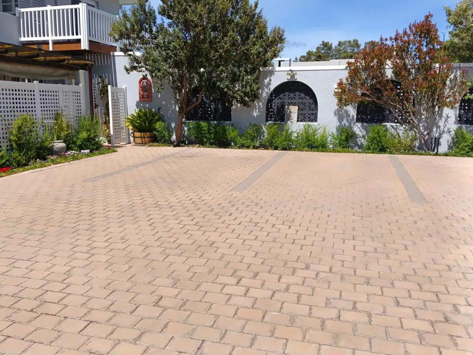 Parking in Villa Venusta Luxury Guesthouse - Solar Power