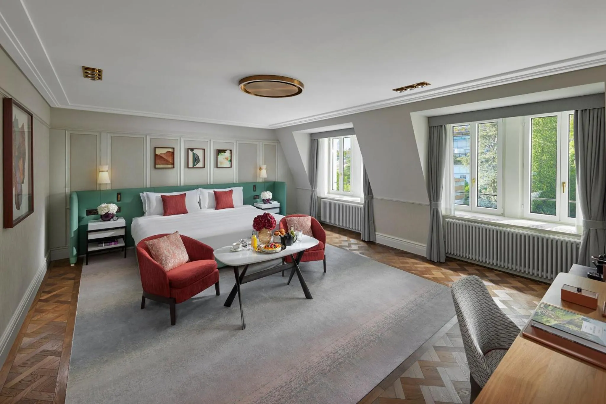 Bedroom, Bed in Mandarin Oriental Palace, Luzern