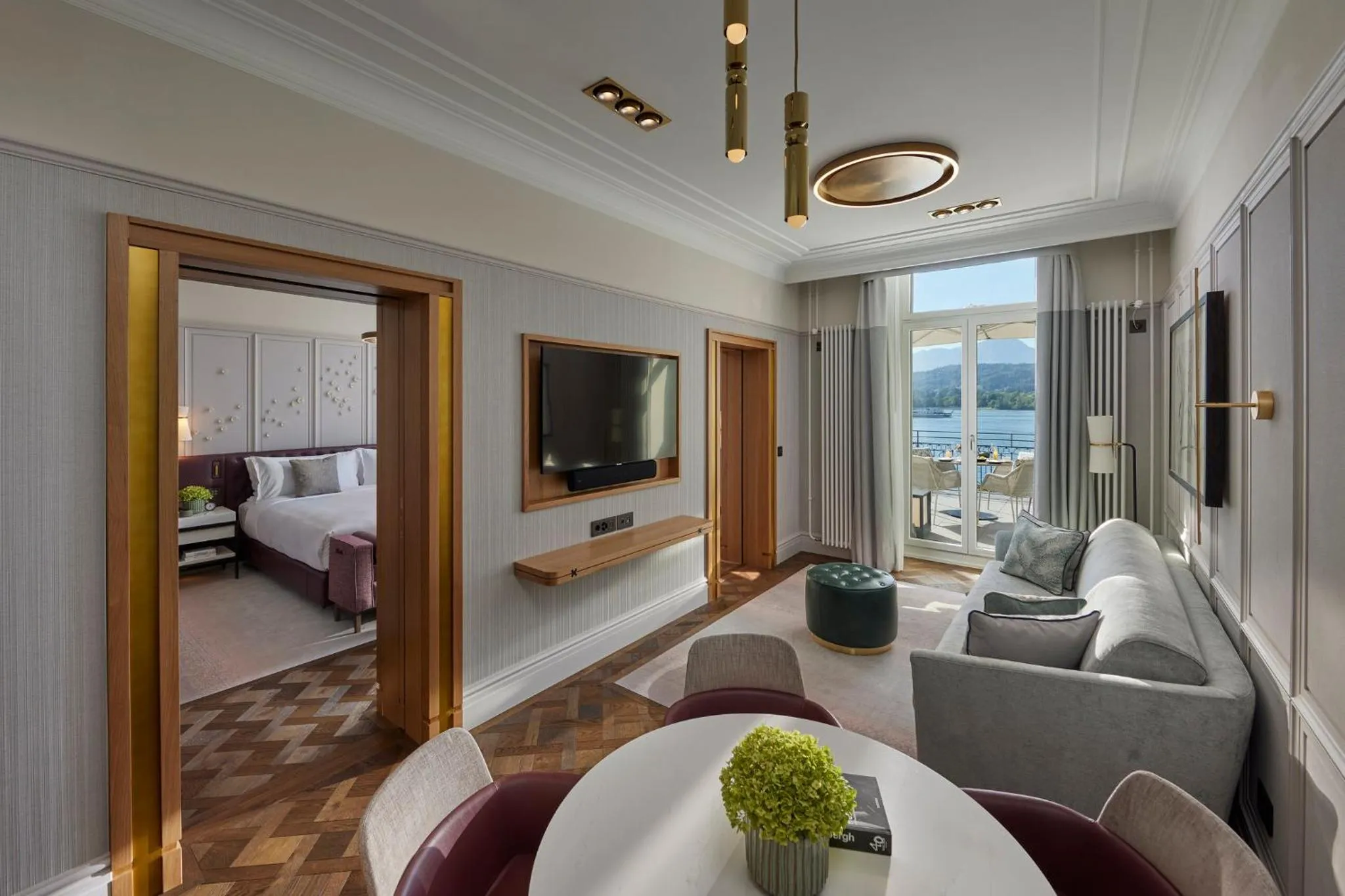 Photo of the whole room, Bed in Mandarin Oriental Palace, Luzern