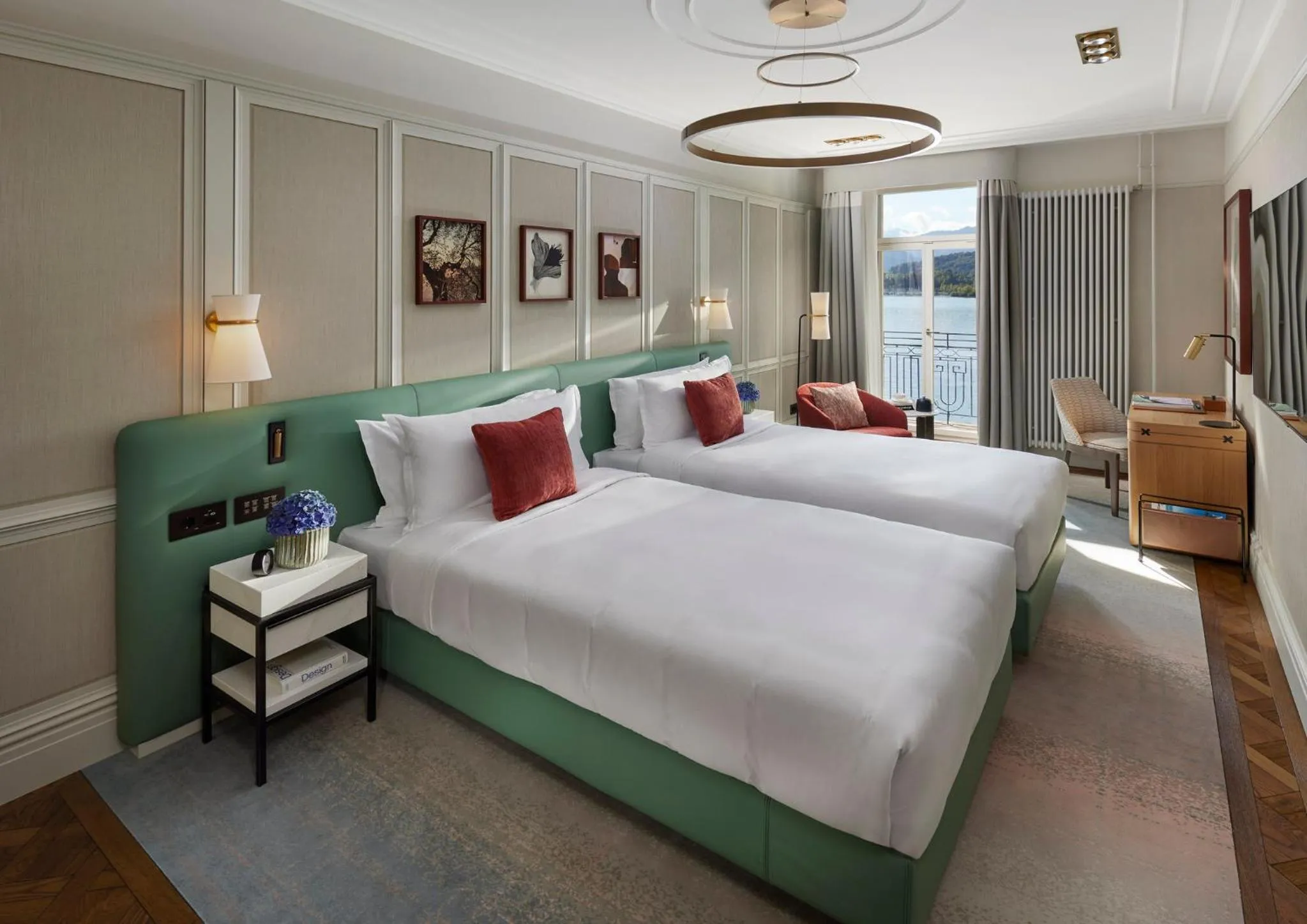 Bedroom, Bed in Mandarin Oriental Palace, Luzern