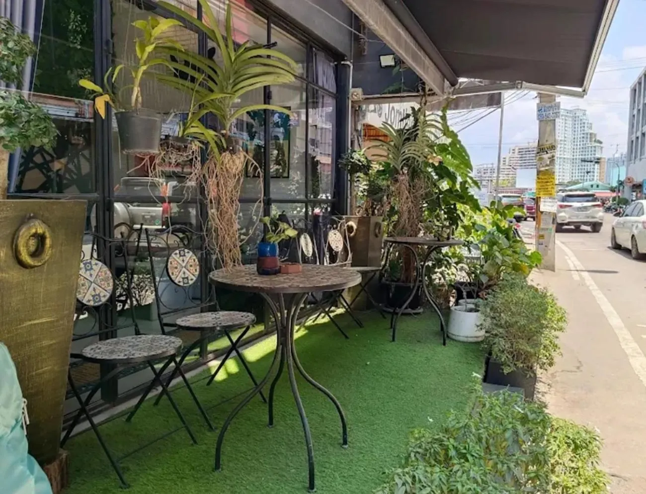 Facade/entrance in Bella Ciao