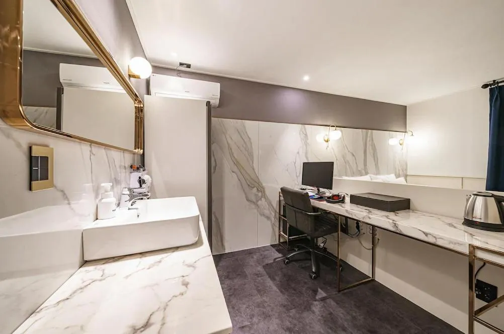 Brown-Dot Hotel Geomdan