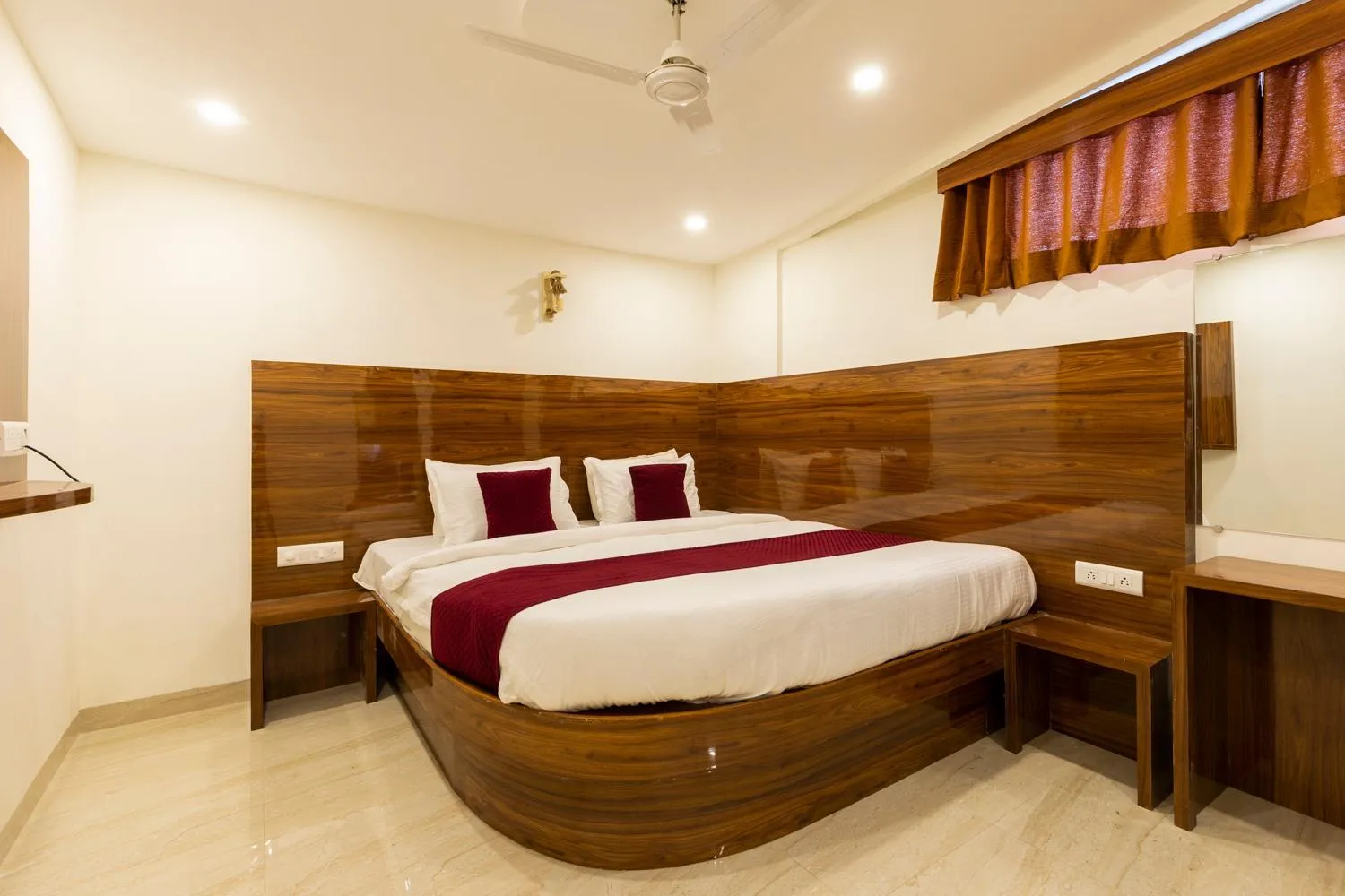 Bed in Hotel Royal Park