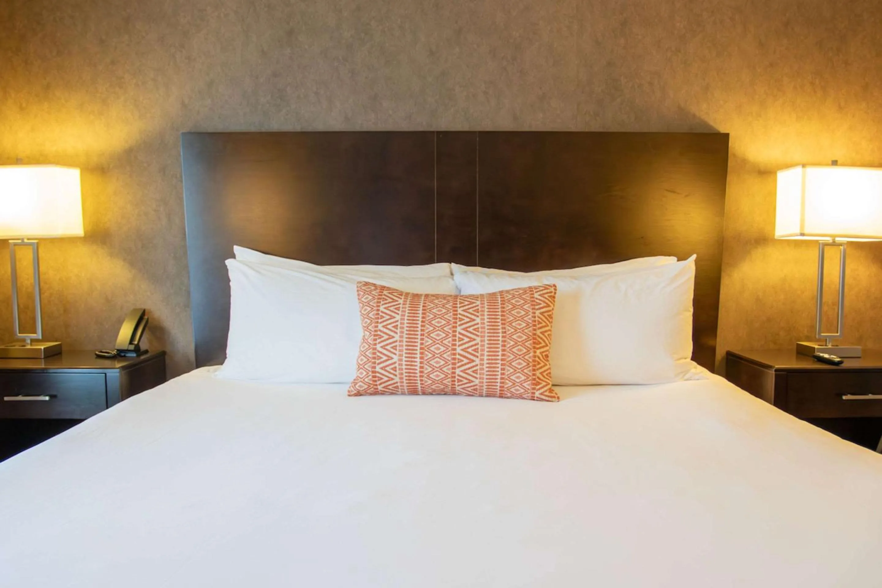 Bedroom, Bed in Country Inn & Suites by Radisson, Garden City, KS