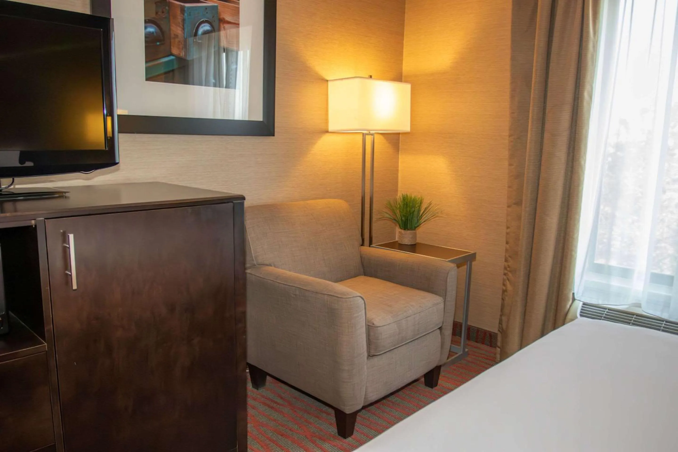 Bedroom, Bed in Country Inn & Suites by Radisson, Garden City, KS