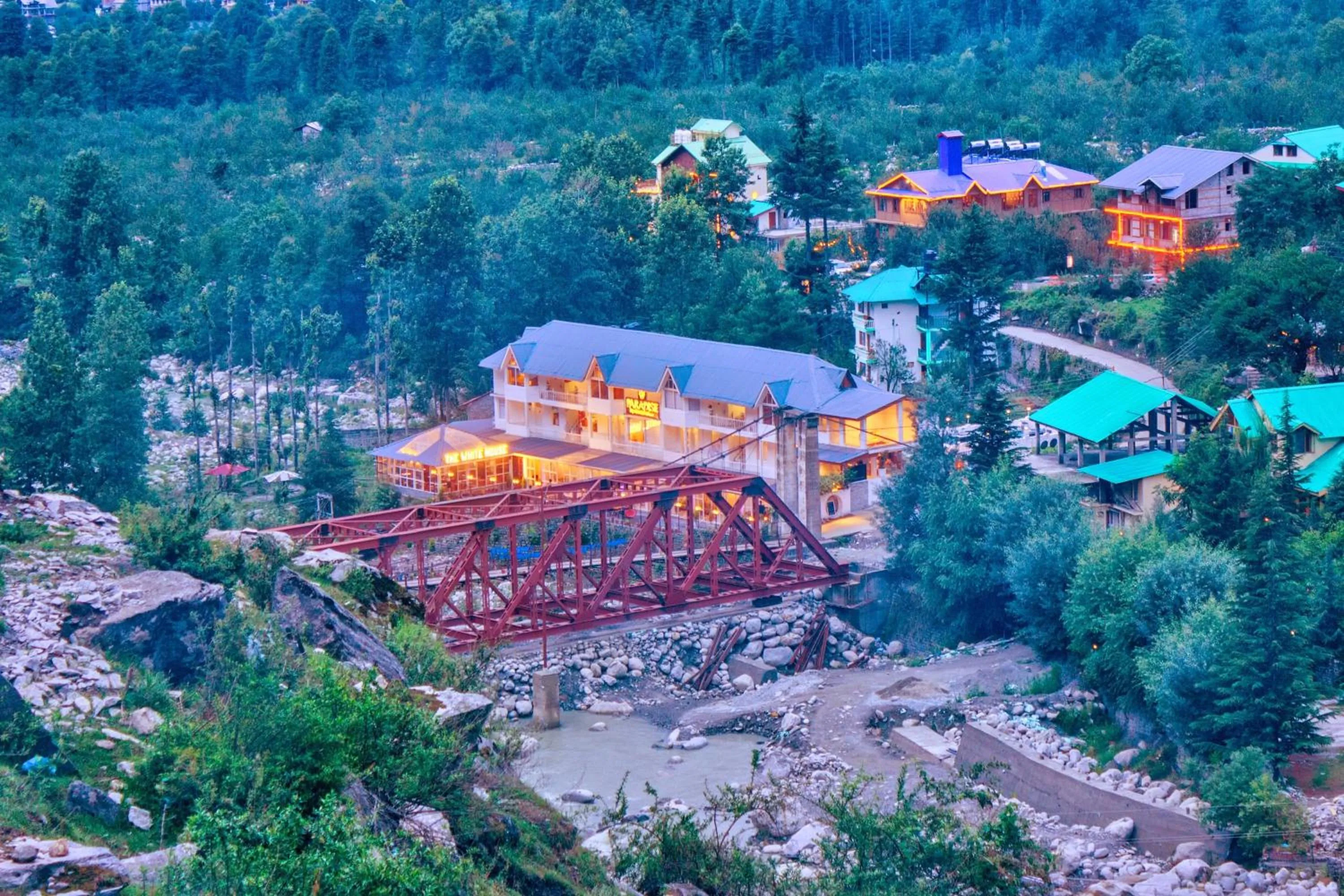 Restaurant/places to eat in PARADISE-The Whitehouse Cafe