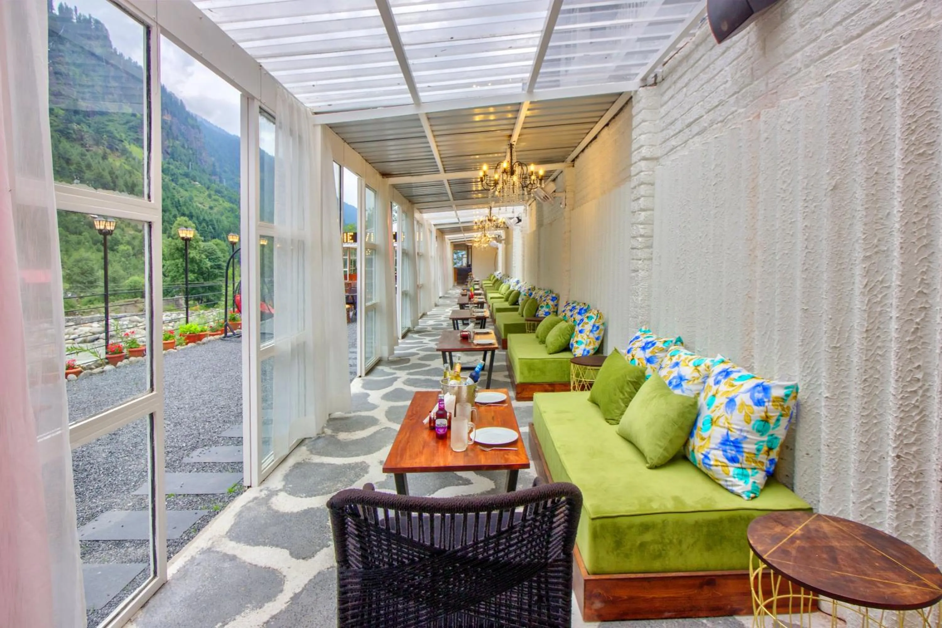 Restaurant/places to eat in PARADISE-The Whitehouse Cafe