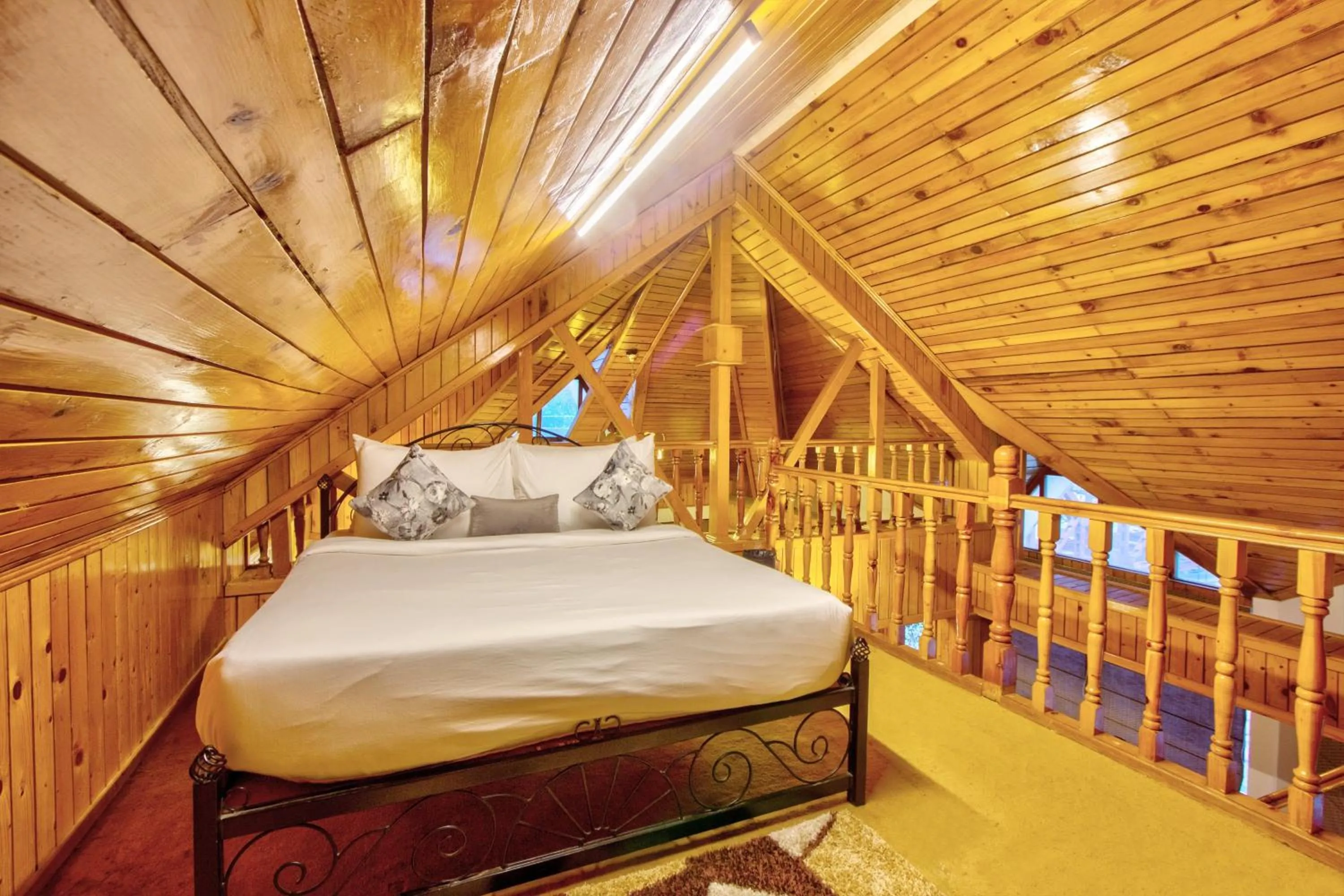 Bed in PARADISE-The Whitehouse Cafe