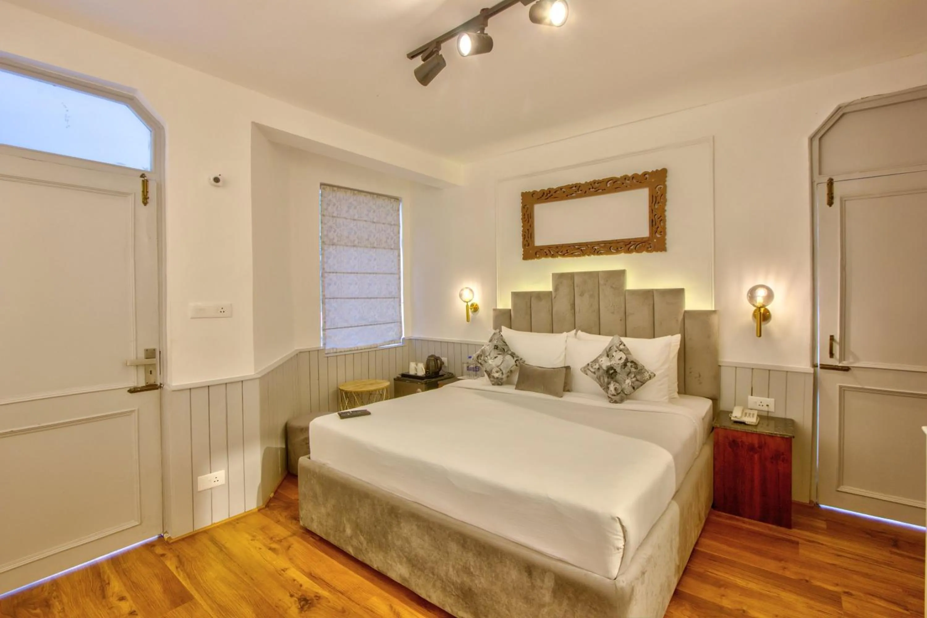 Bed in PARADISE-The Whitehouse Cafe