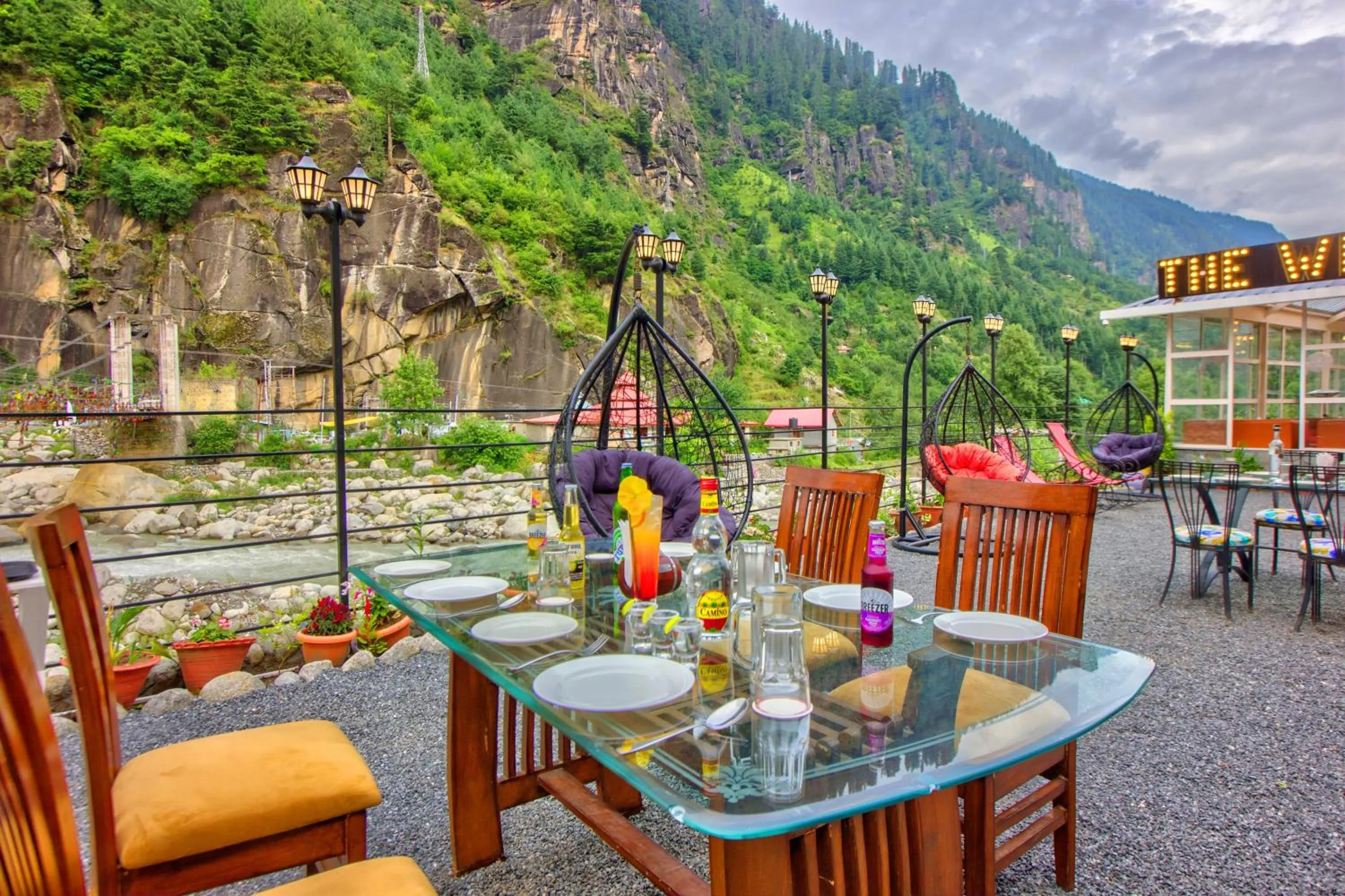 Restaurant/places to eat in PARADISE-The Whitehouse Cafe