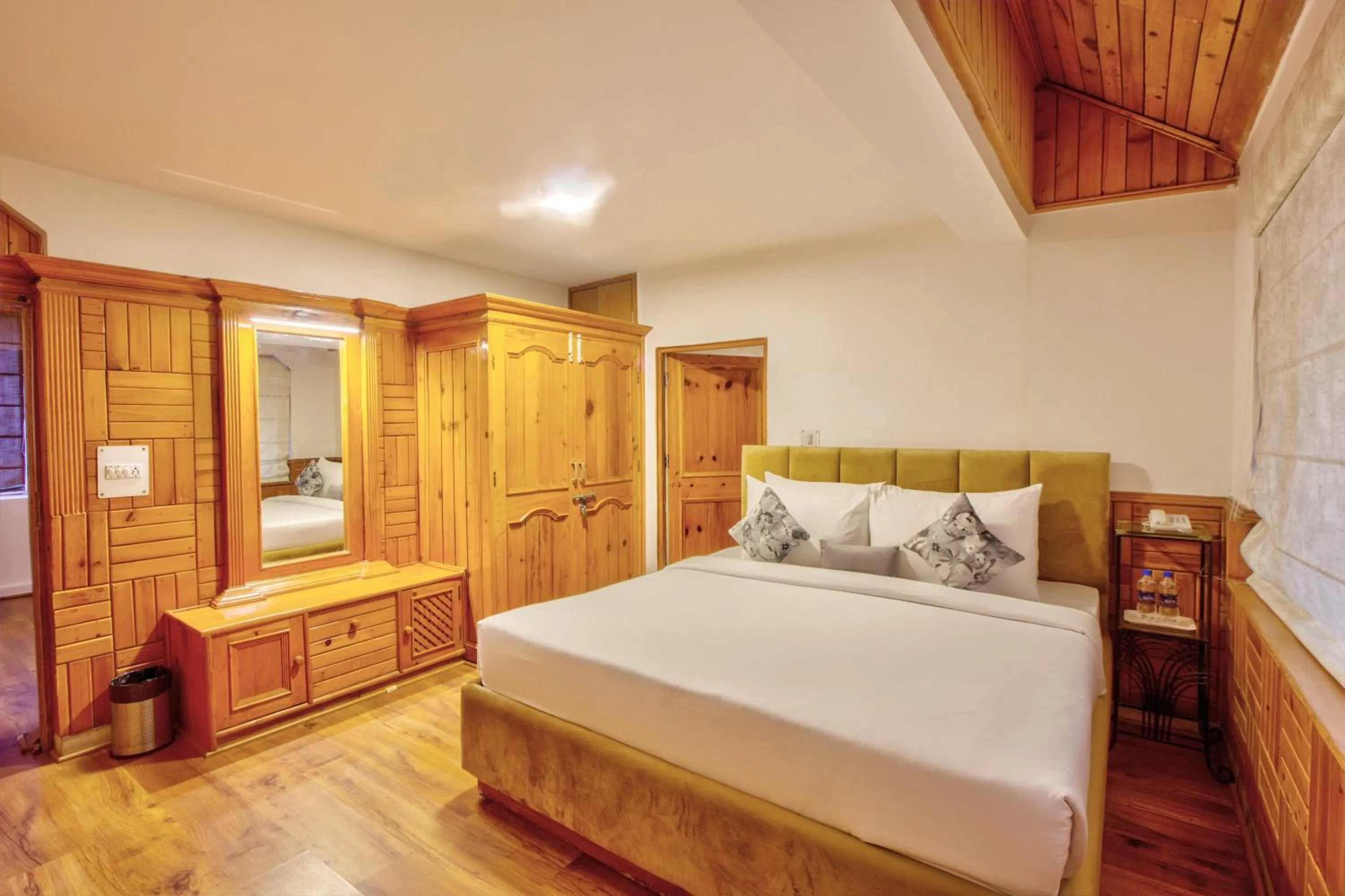 Bed in PARADISE-The Whitehouse Cafe