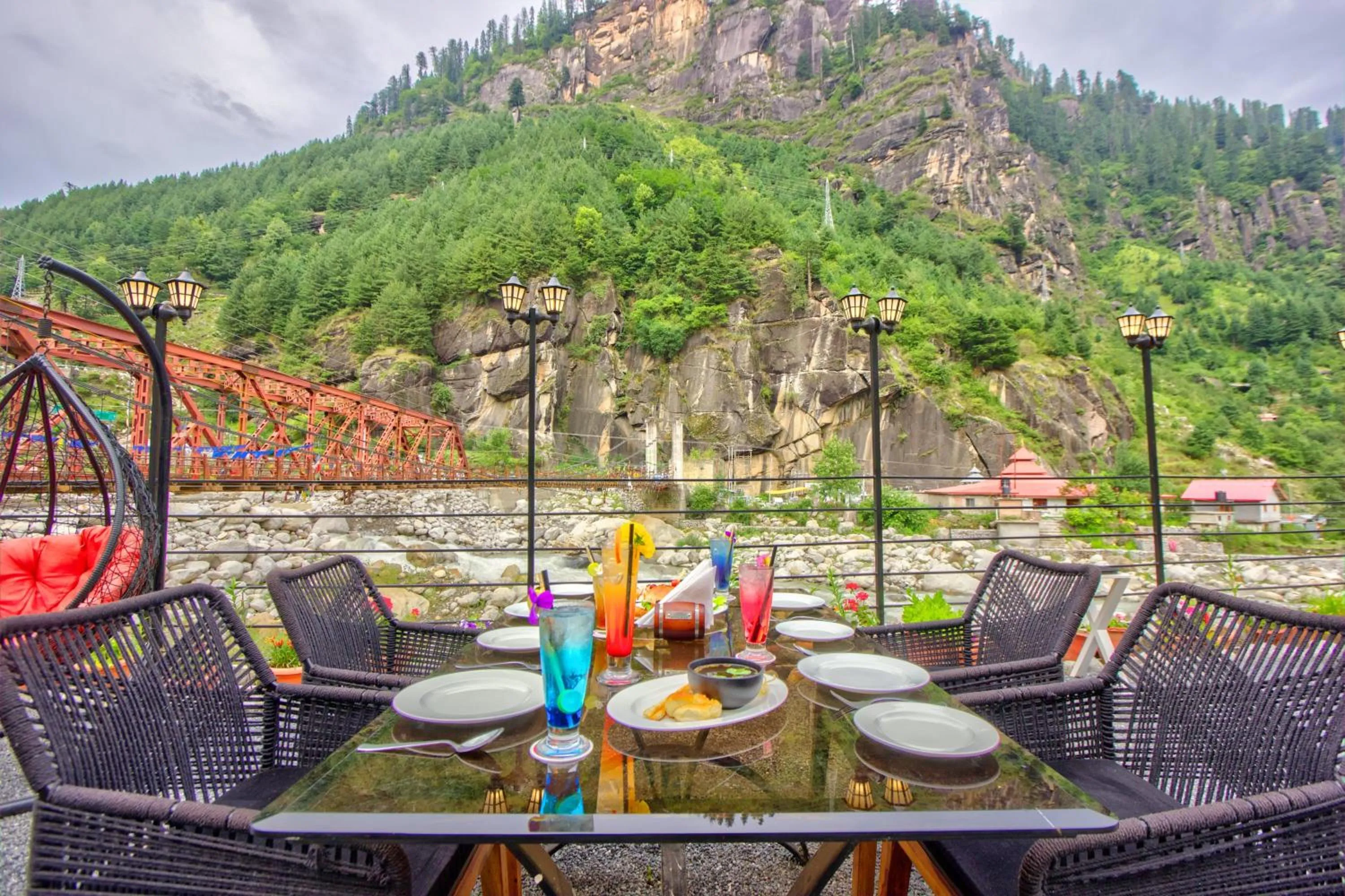 Restaurant/places to eat in PARADISE-The Whitehouse Cafe