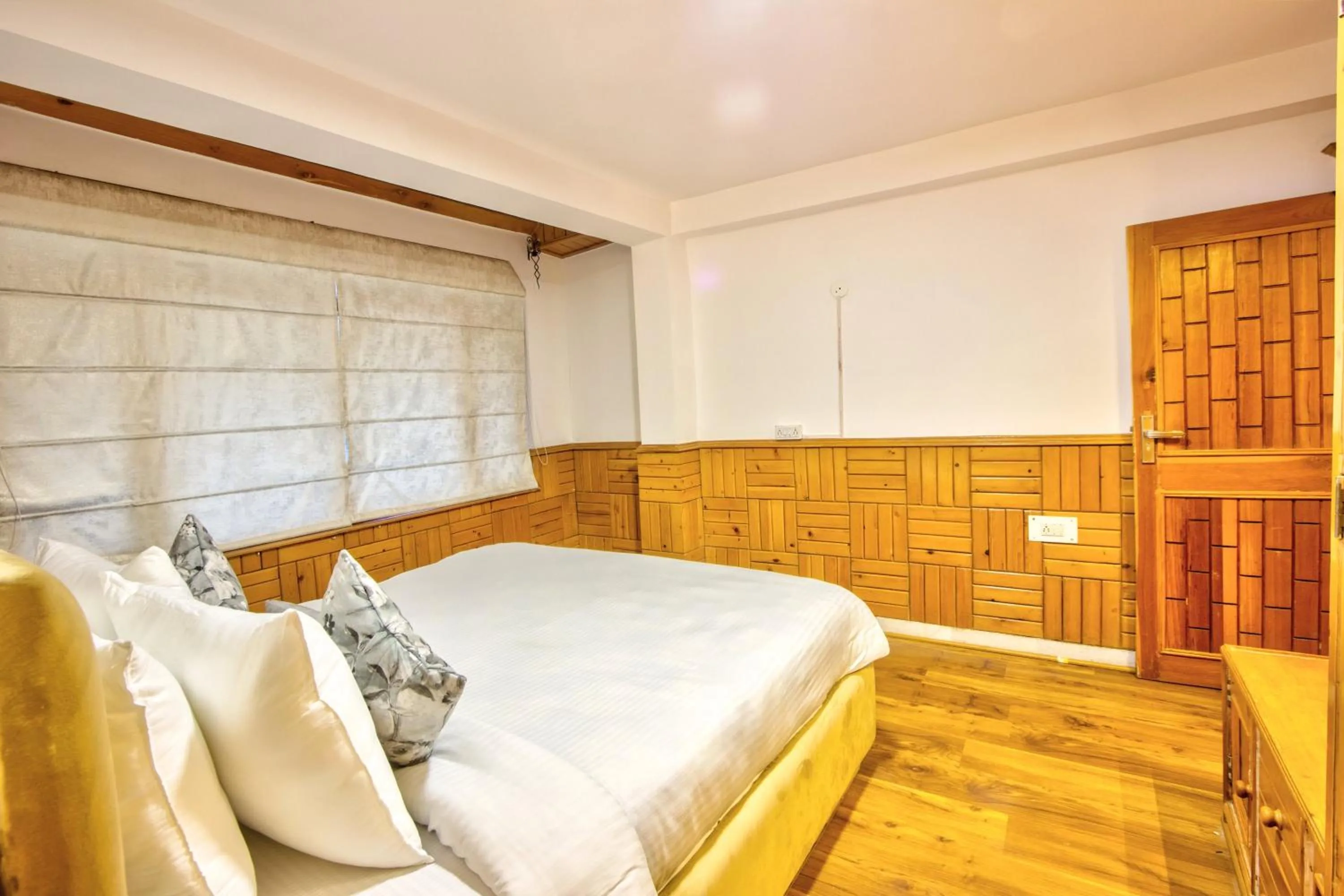 Bed in PARADISE-The Whitehouse Cafe