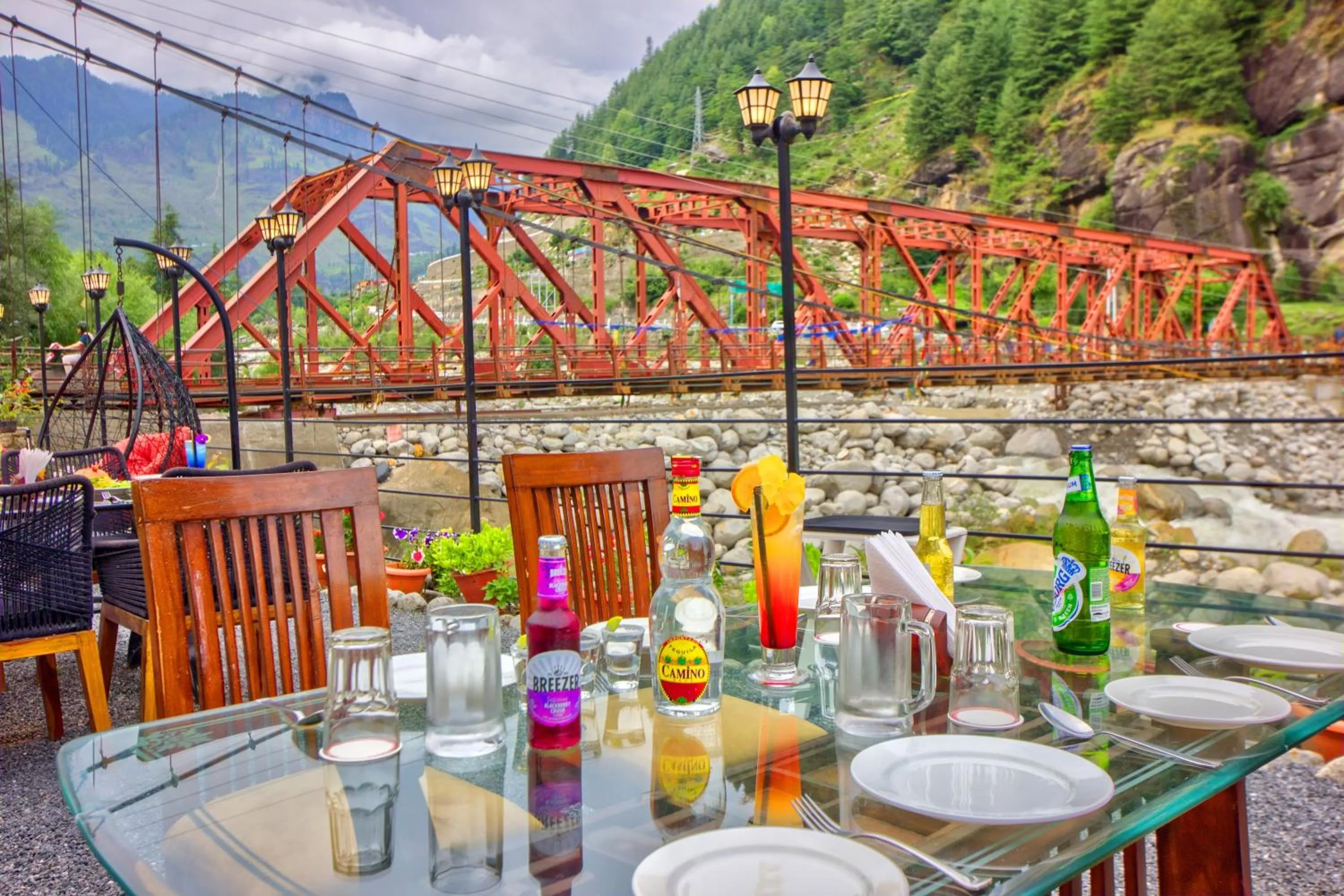 Food and drinks in PARADISE-The Whitehouse Cafe