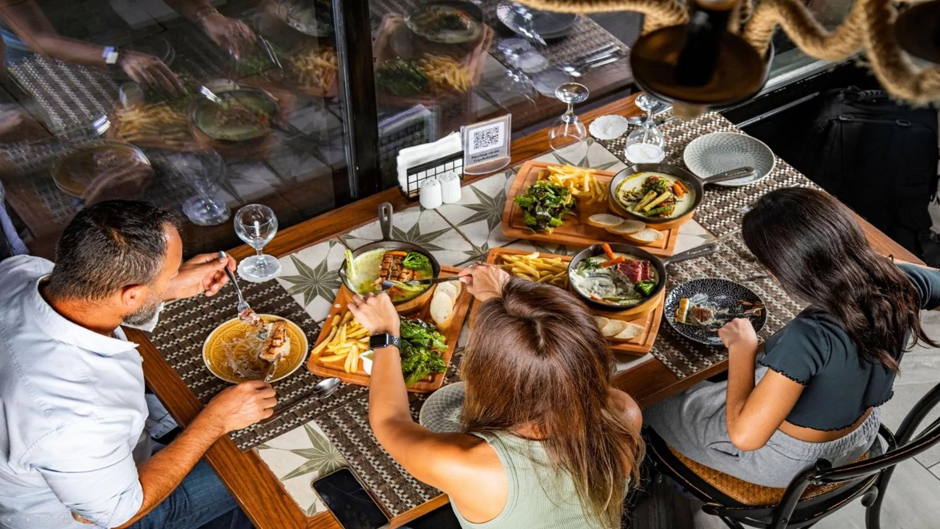 Restaurant/places to eat in Hotel Philosophy