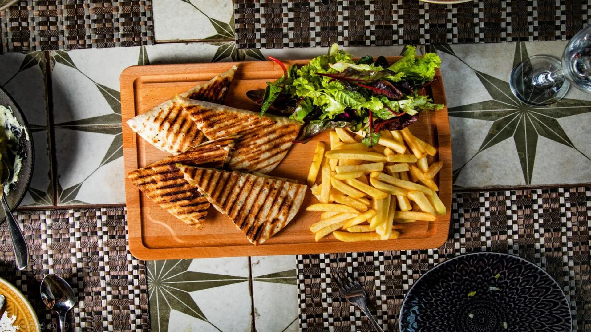 Restaurant/places to eat in Hotel Philosophy