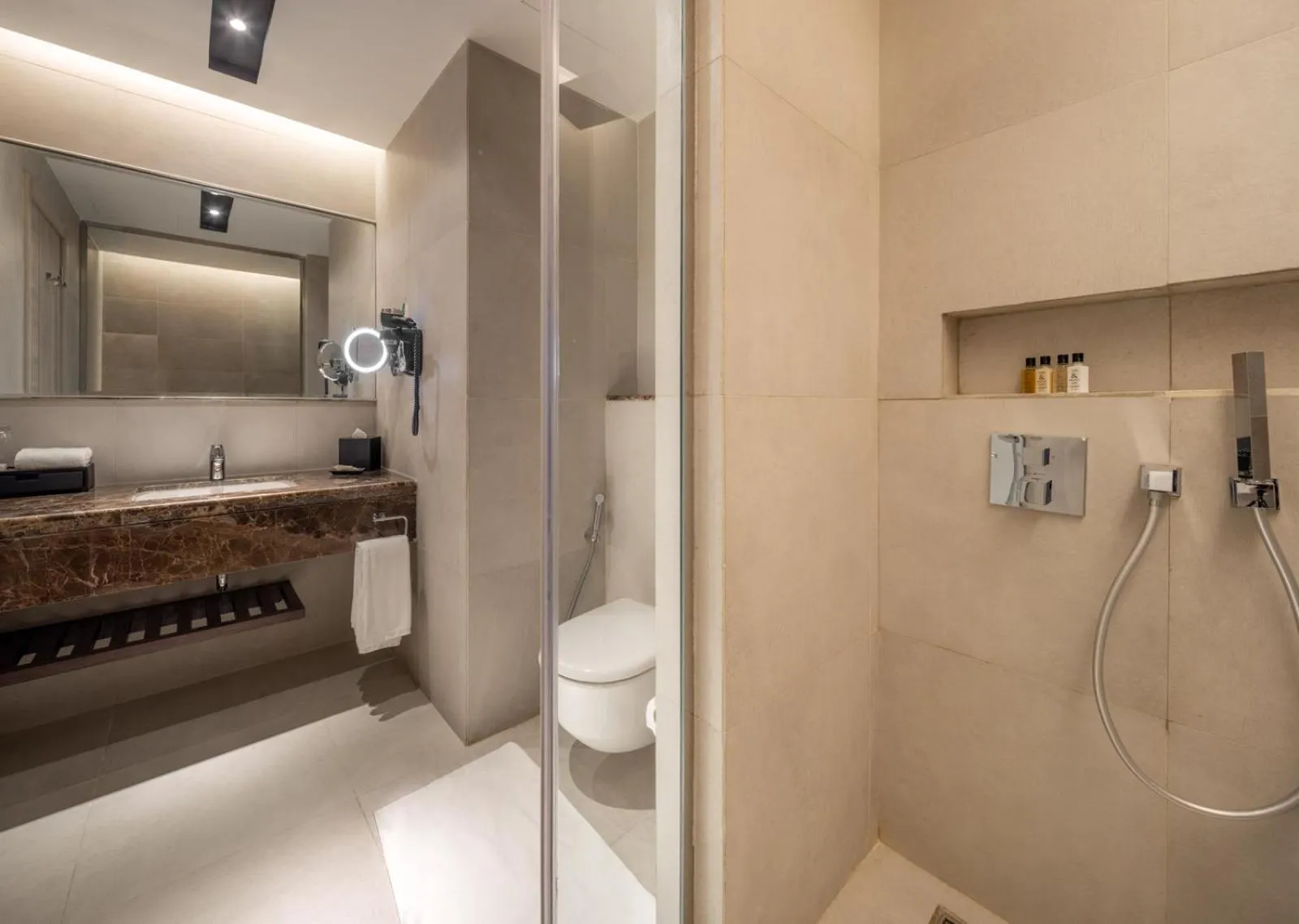 Shower in Citadines Abha