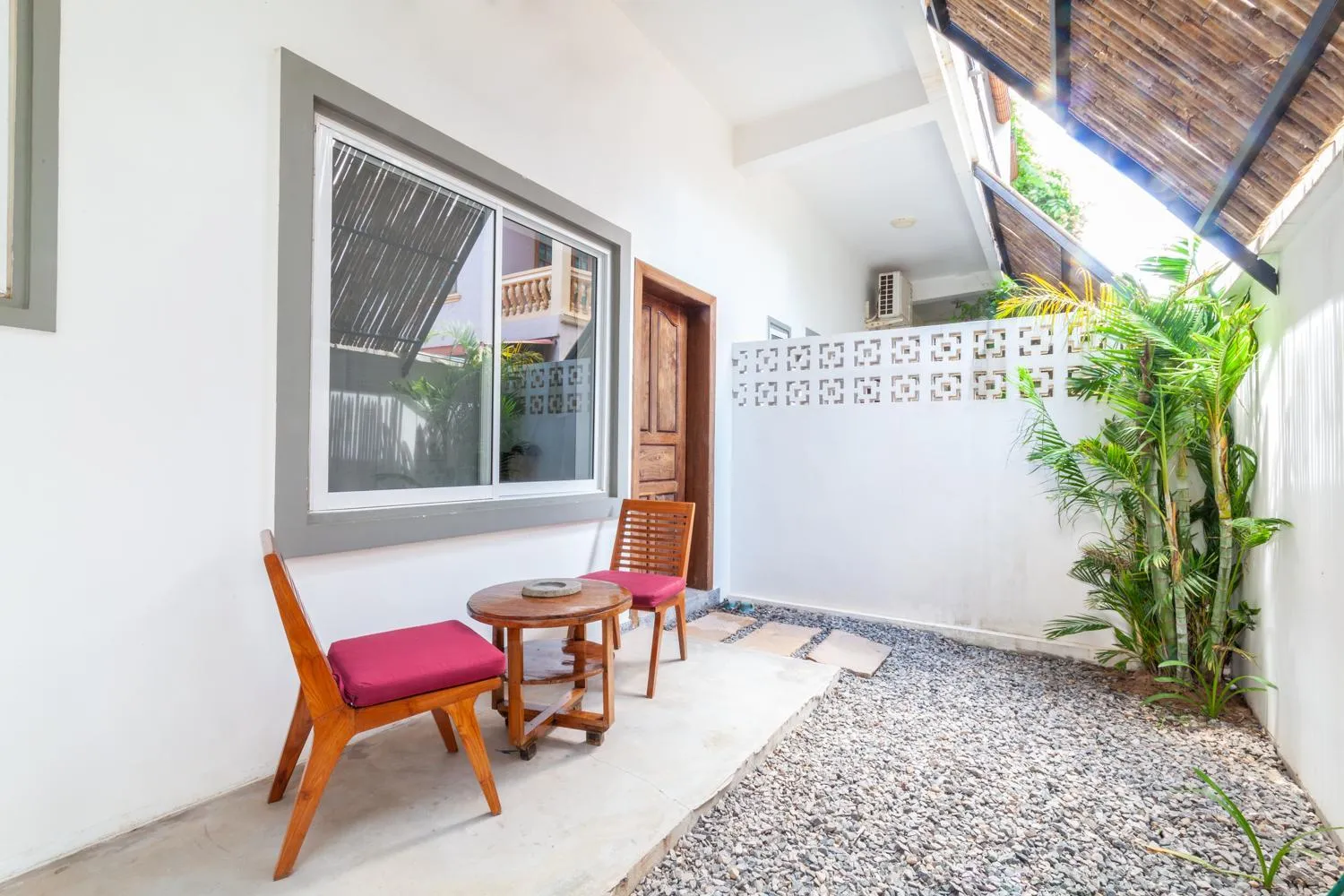Patio in La Bastide de Caro