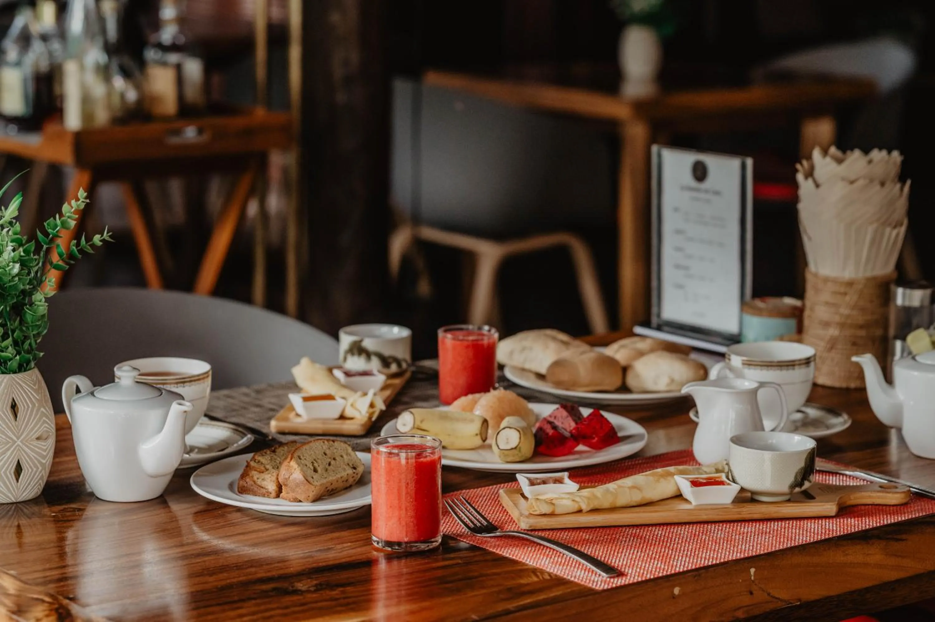 Breakfast in La Bastide de Caro