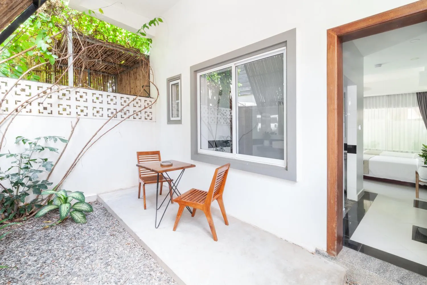 Patio in La Bastide de Caro