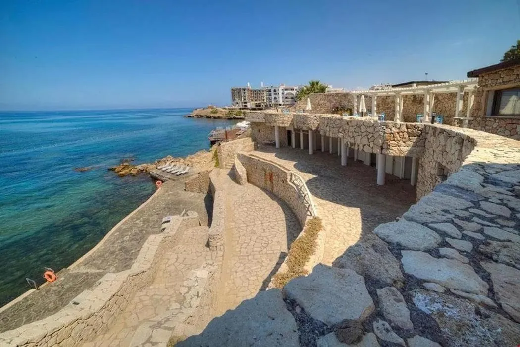 Beach in Jasmine Court Hotel & Casino