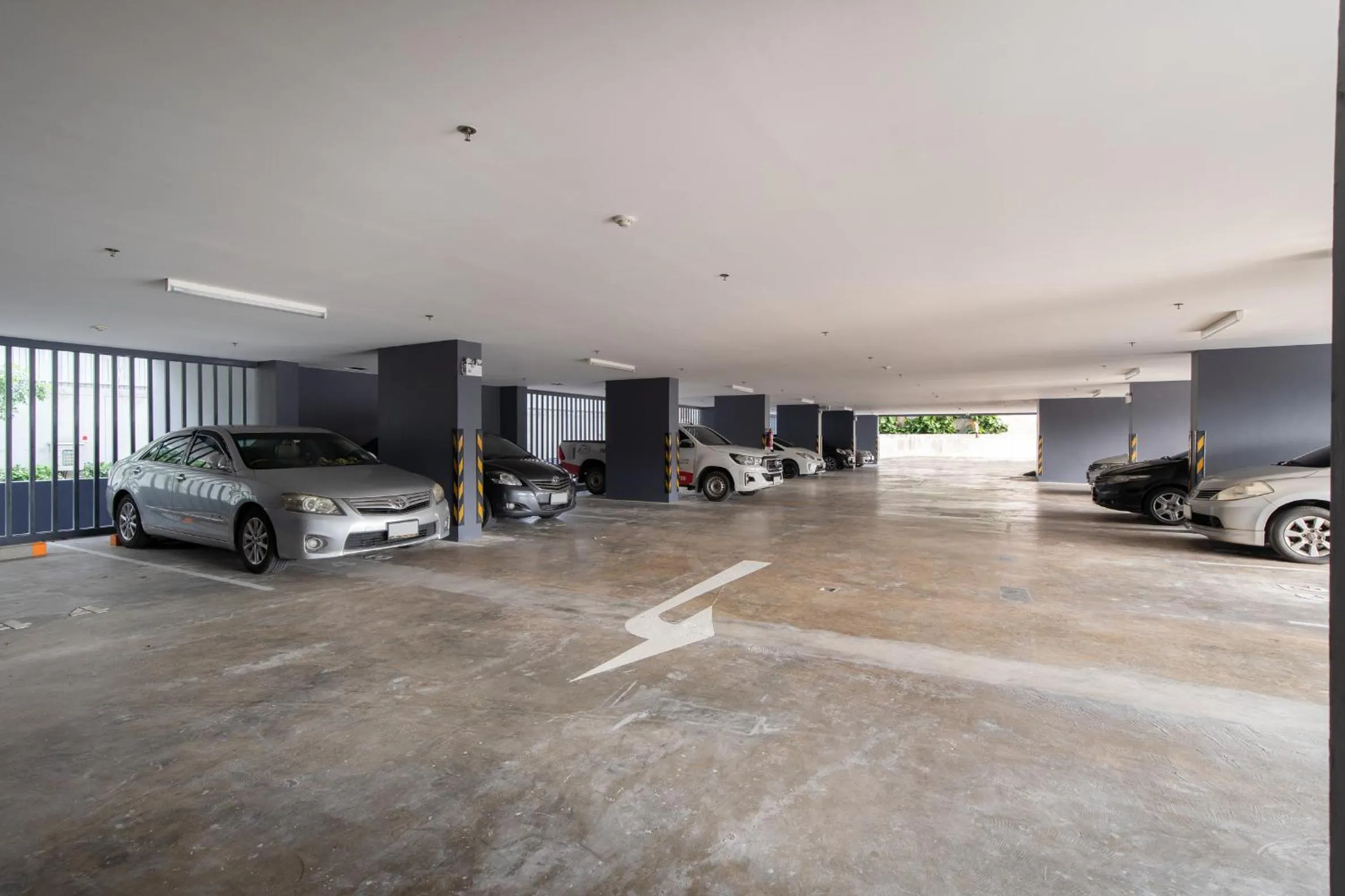 Parking in Thaya Hotel Bangkok