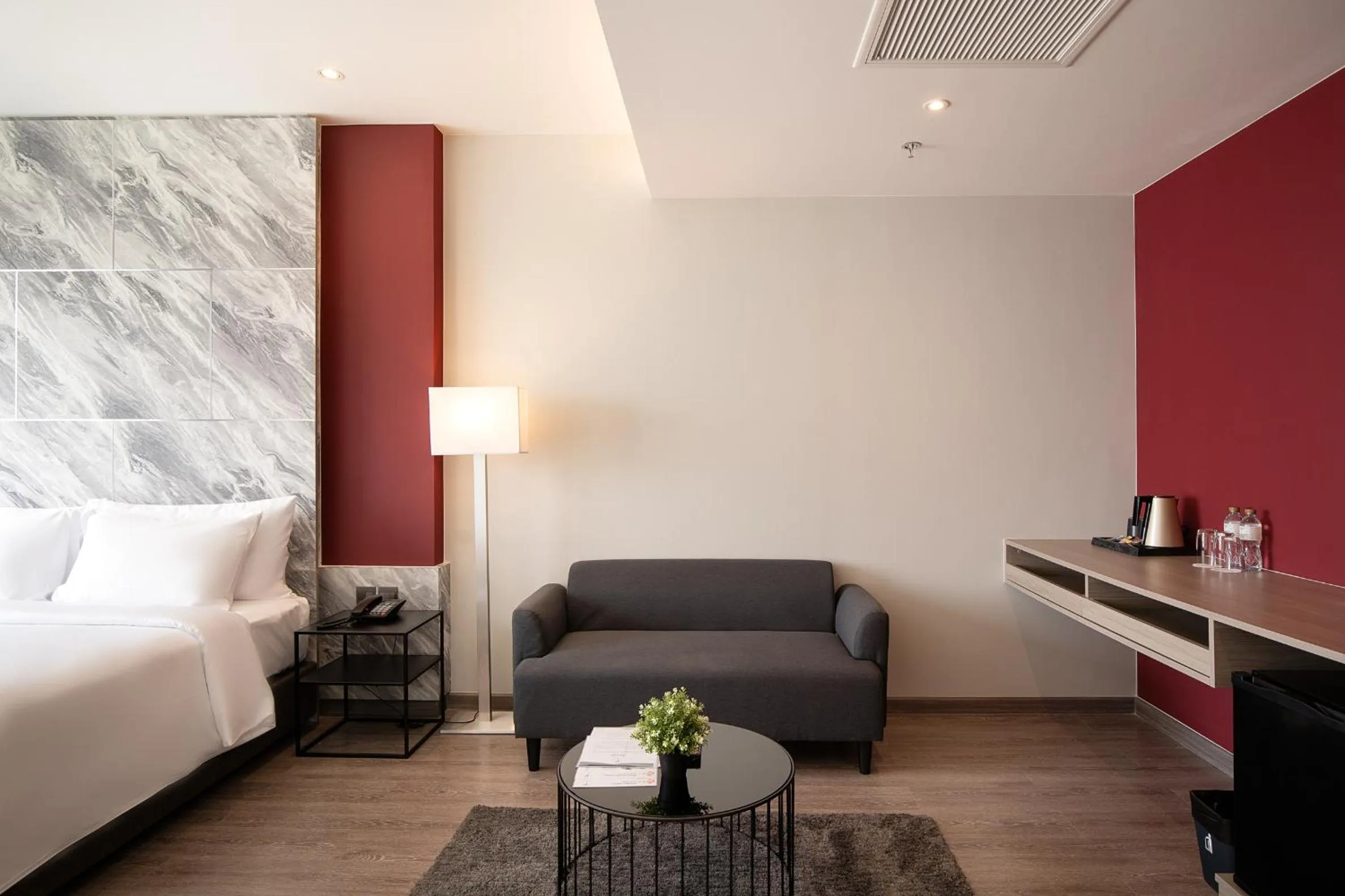 Coffee/tea facilities, Bed in Thaya Hotel Bangkok