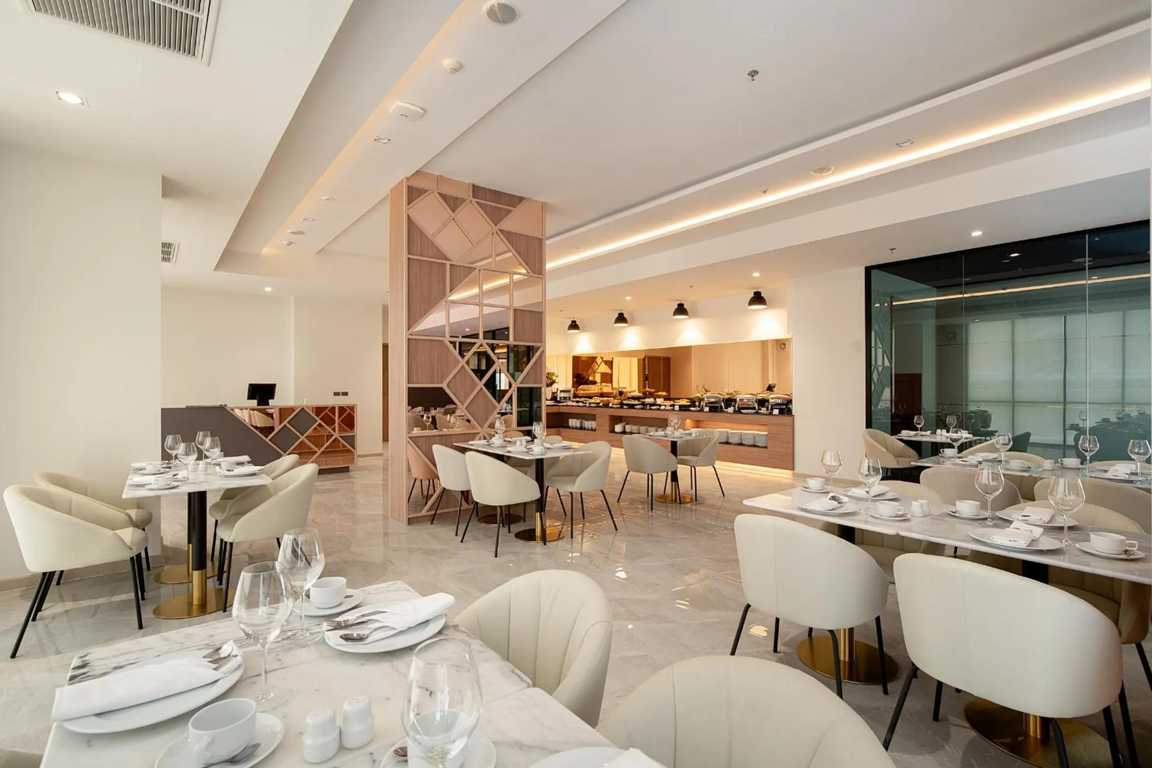 Restaurant/places to eat in Thaya Hotel Bangkok