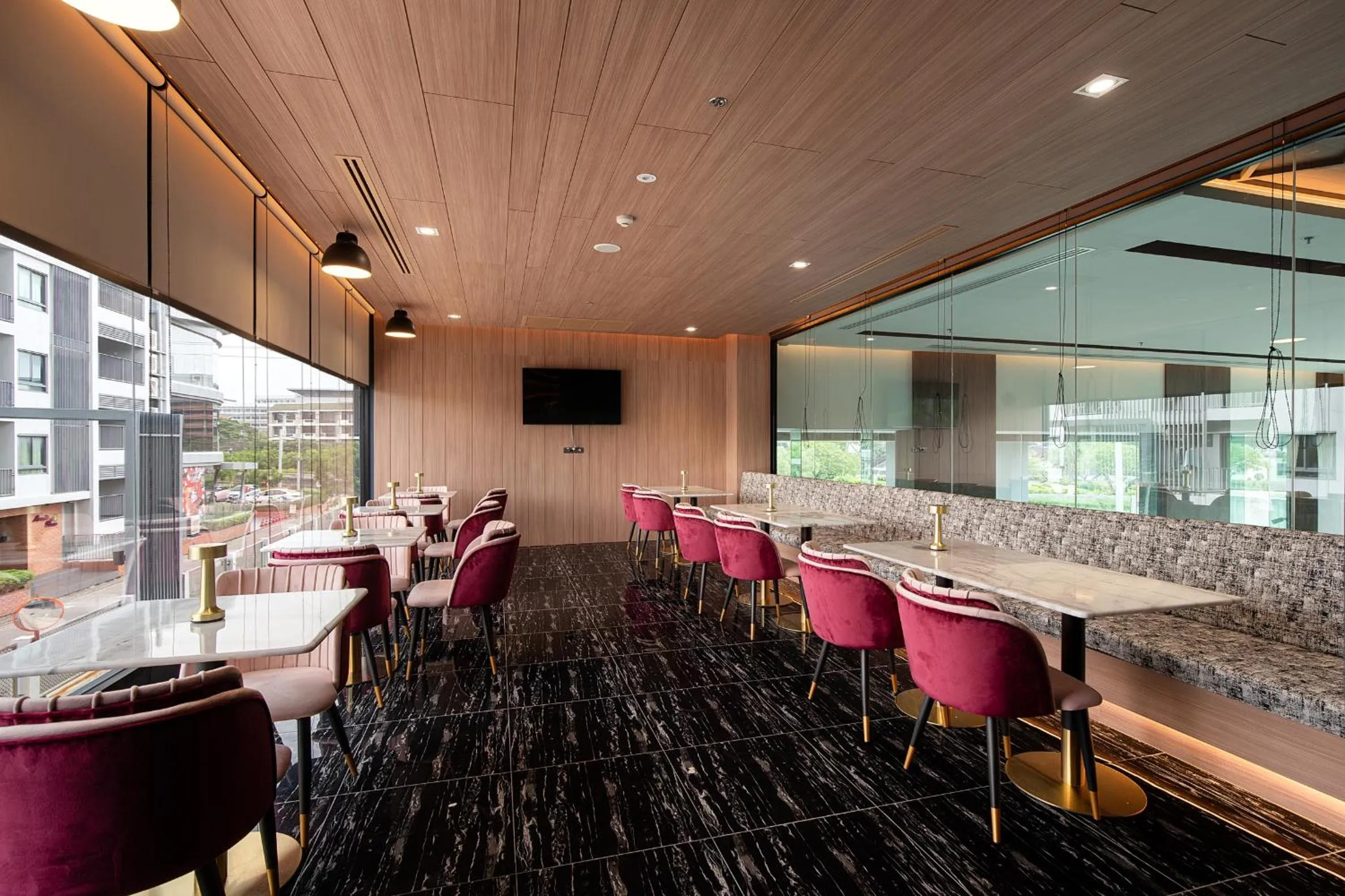 Lounge or bar in Thaya Hotel Bangkok