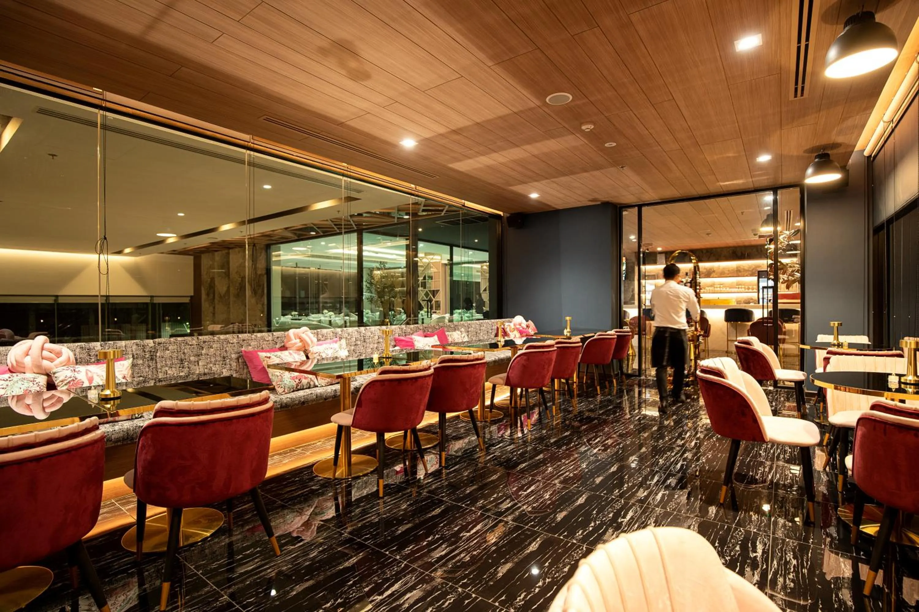 Restaurant/places to eat in Thaya Hotel Bangkok