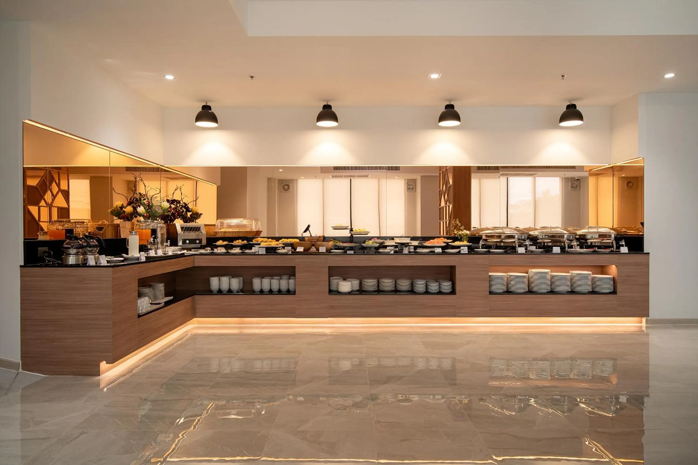 Restaurant/places to eat in Thaya Hotel Bangkok