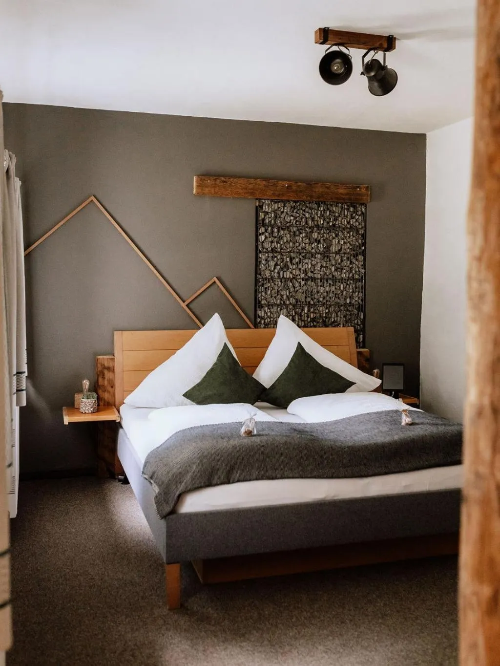 Photo of the whole room, Bed in Das Schutzhaus-Bed and Breakfast-Dein Basislager im Salzkammergut