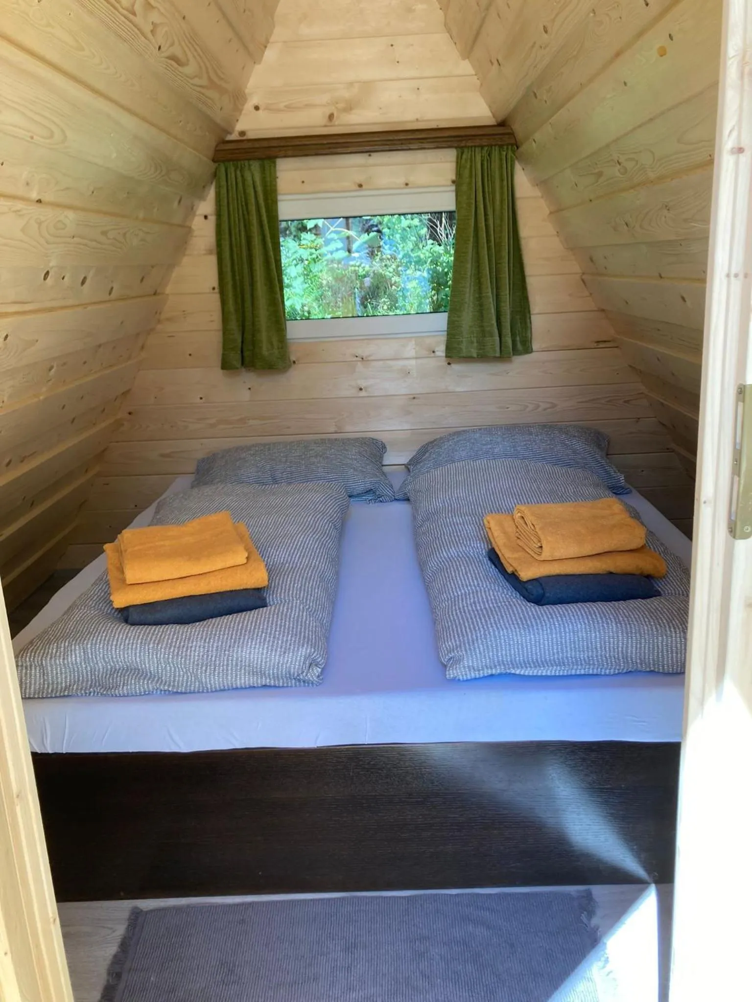 Bed in Das Schutzhaus-Bed and Breakfast-Dein Basislager im Salzkammergut