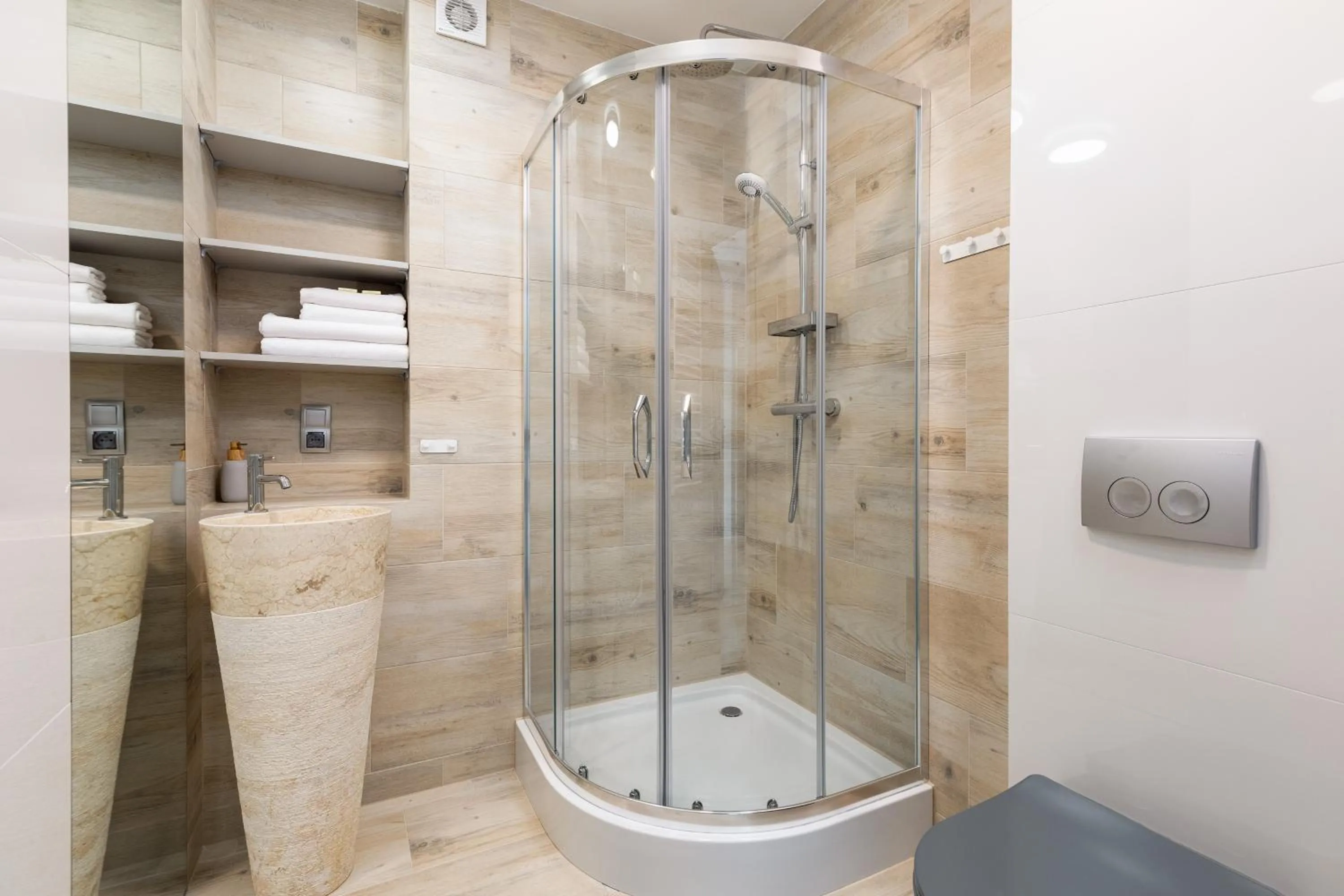 Shower in Seaside Apartamenty Dominikana I Sianożęty Basen&Jakuzzi&Parking