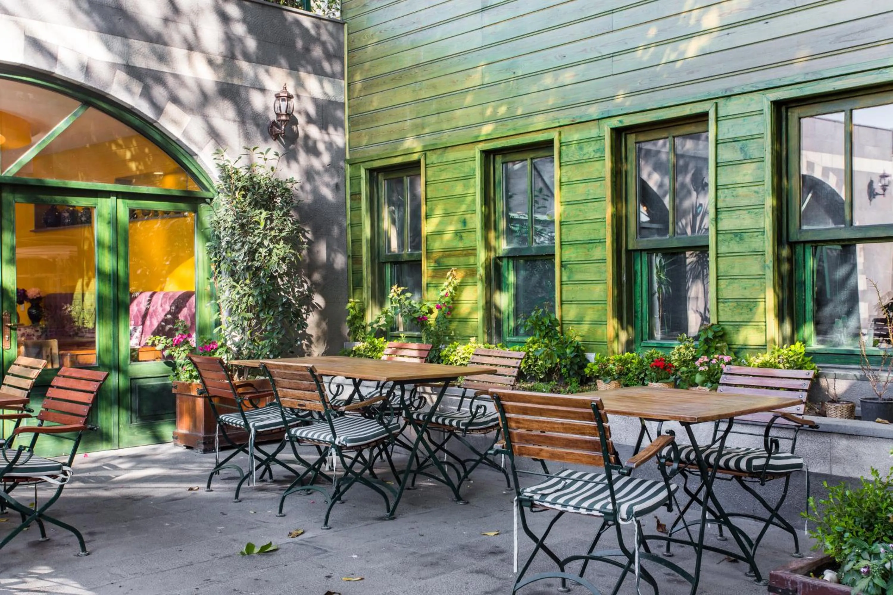 Restaurant/places to eat in Garden House Hotel - Special Class