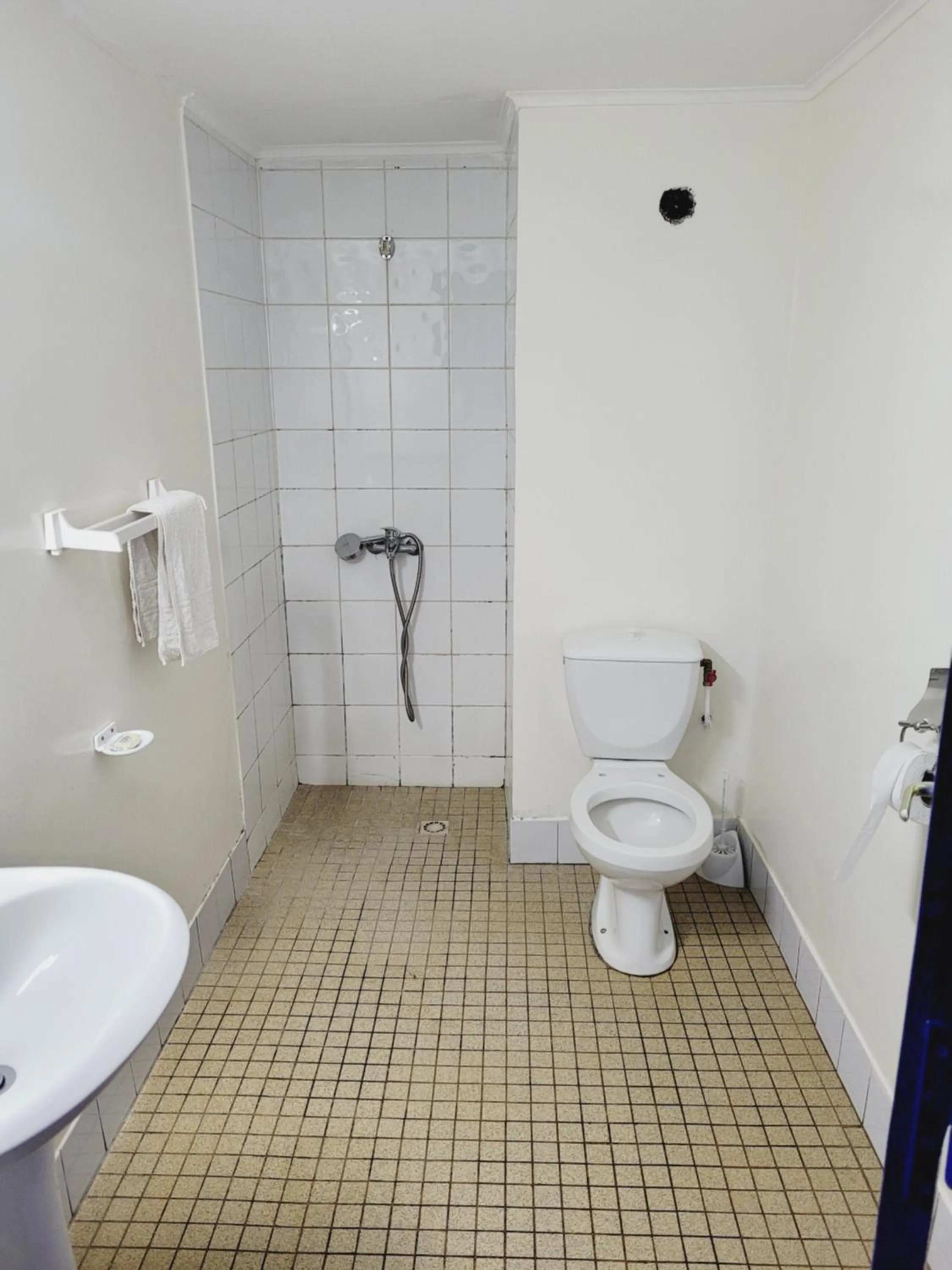 Shower in Hôtel Altitel